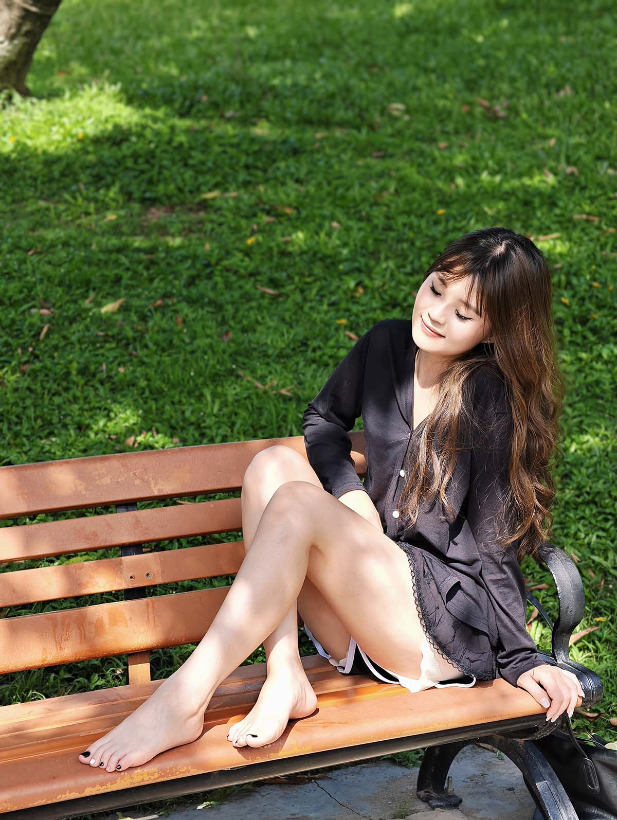 约拍系列 001号作品 草地约拍 00后学妹 约拍系列-第1张