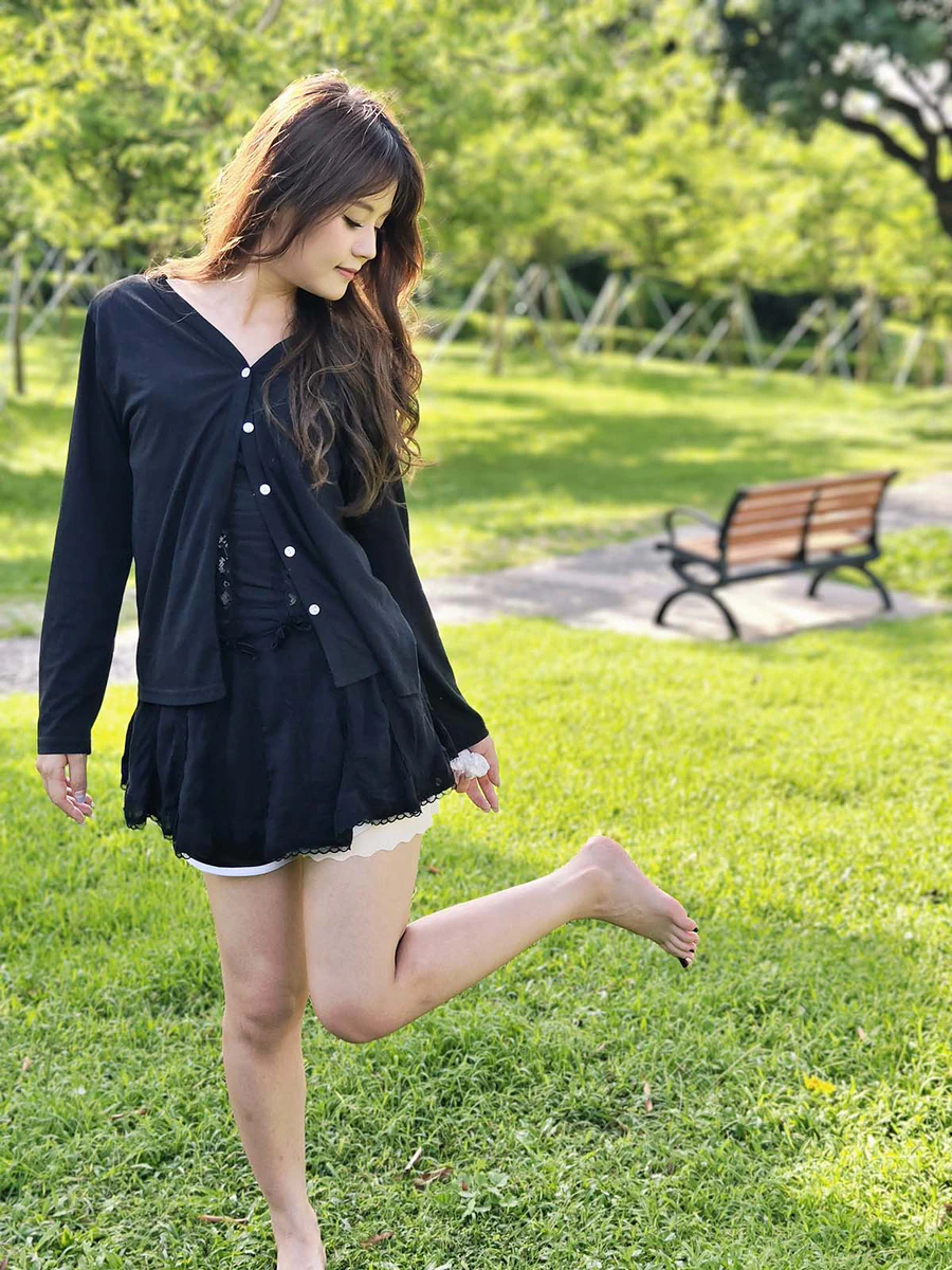 约拍系列 001号作品 草地约拍 00后学妹 约拍系列-第2张