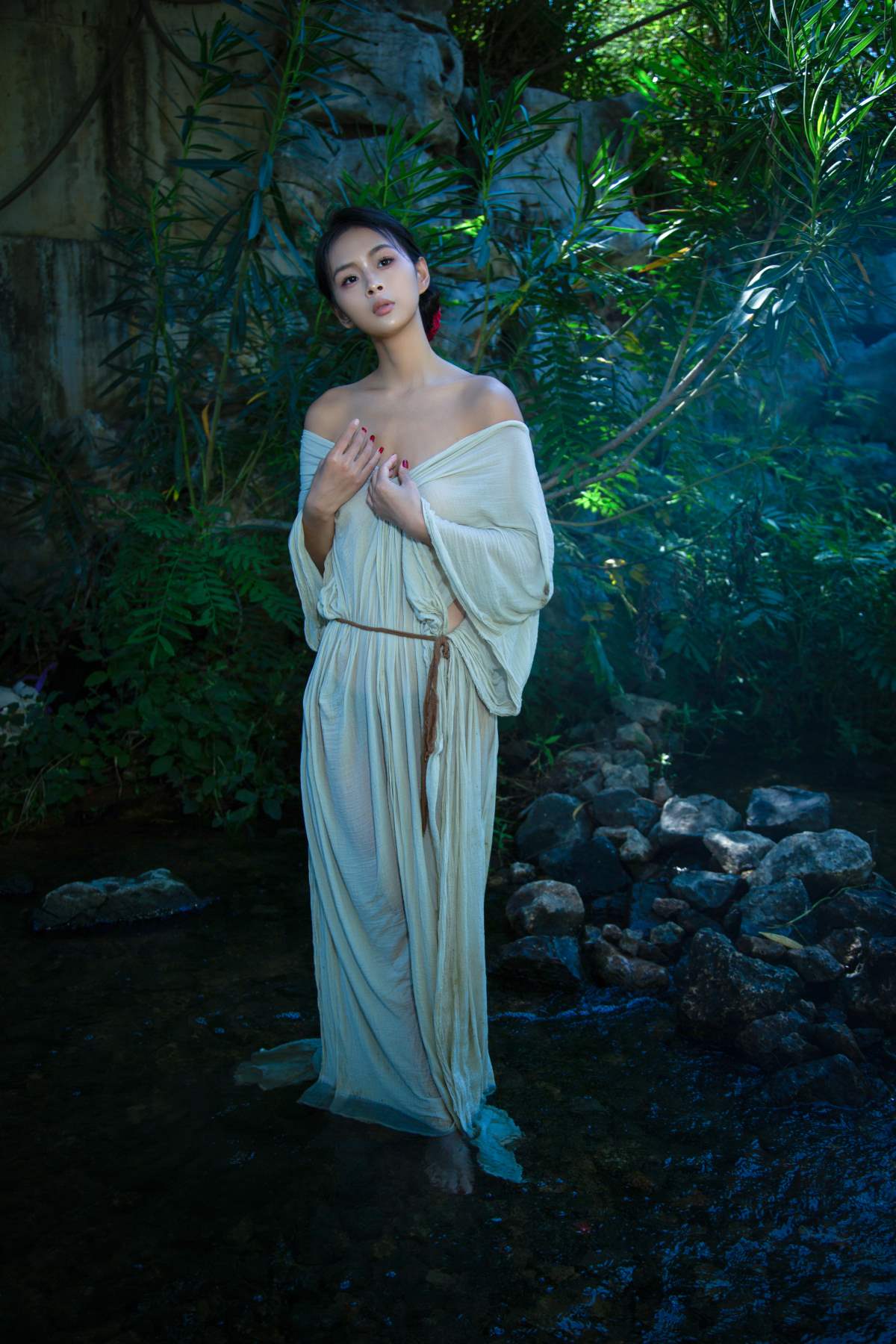 [YITUYU艺图语]2025.09.12 溪水边的女孩 小江 YITUYU艺图语-第1张