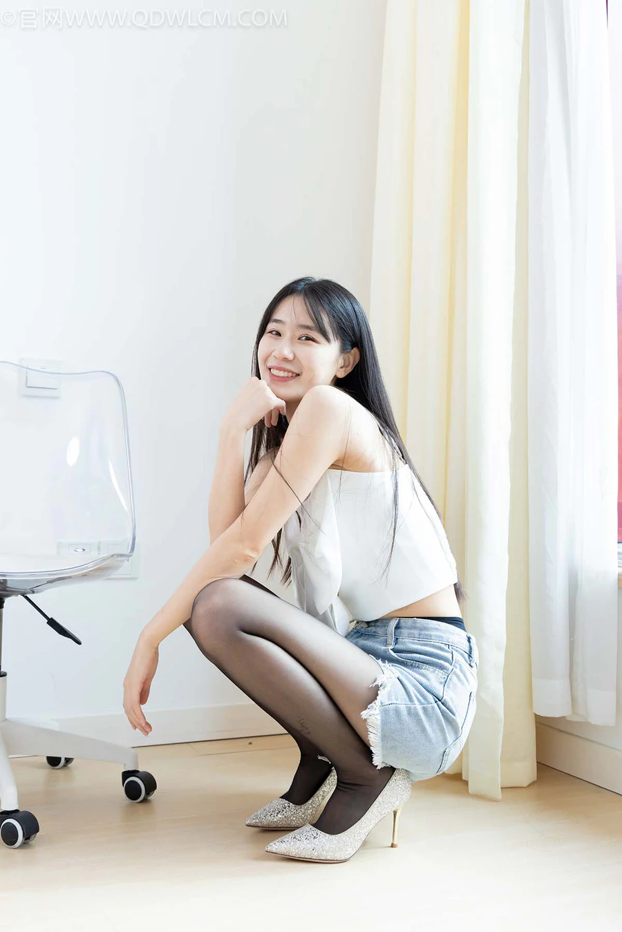 物恋传媒 NO.2594 菜菜-高跟鞋、薄黑丝、裸足 WLCM物恋传媒-第1张
