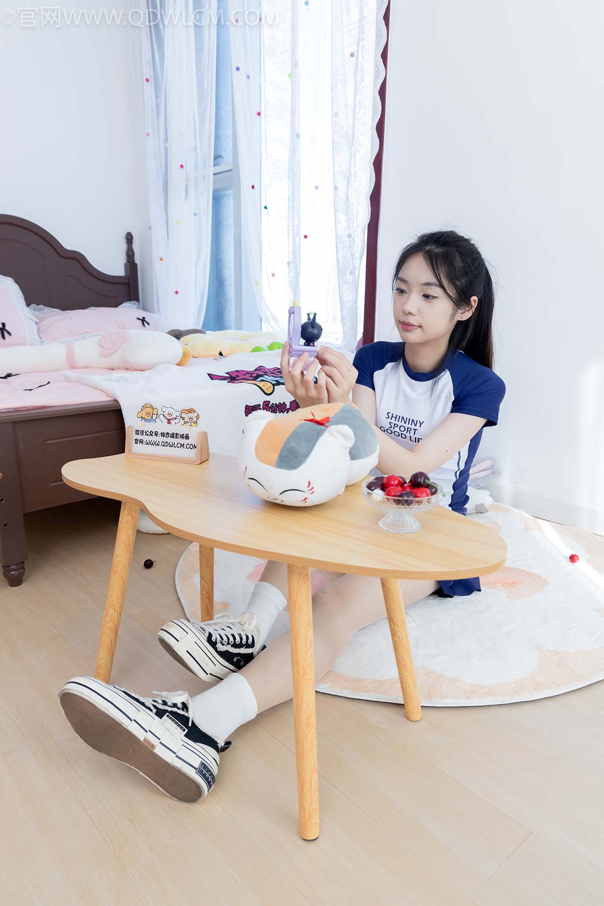 物恋传媒 NO.2596 青提-帆布鞋、白棉袜、薄肉丝 WLCM物恋传媒-第1张