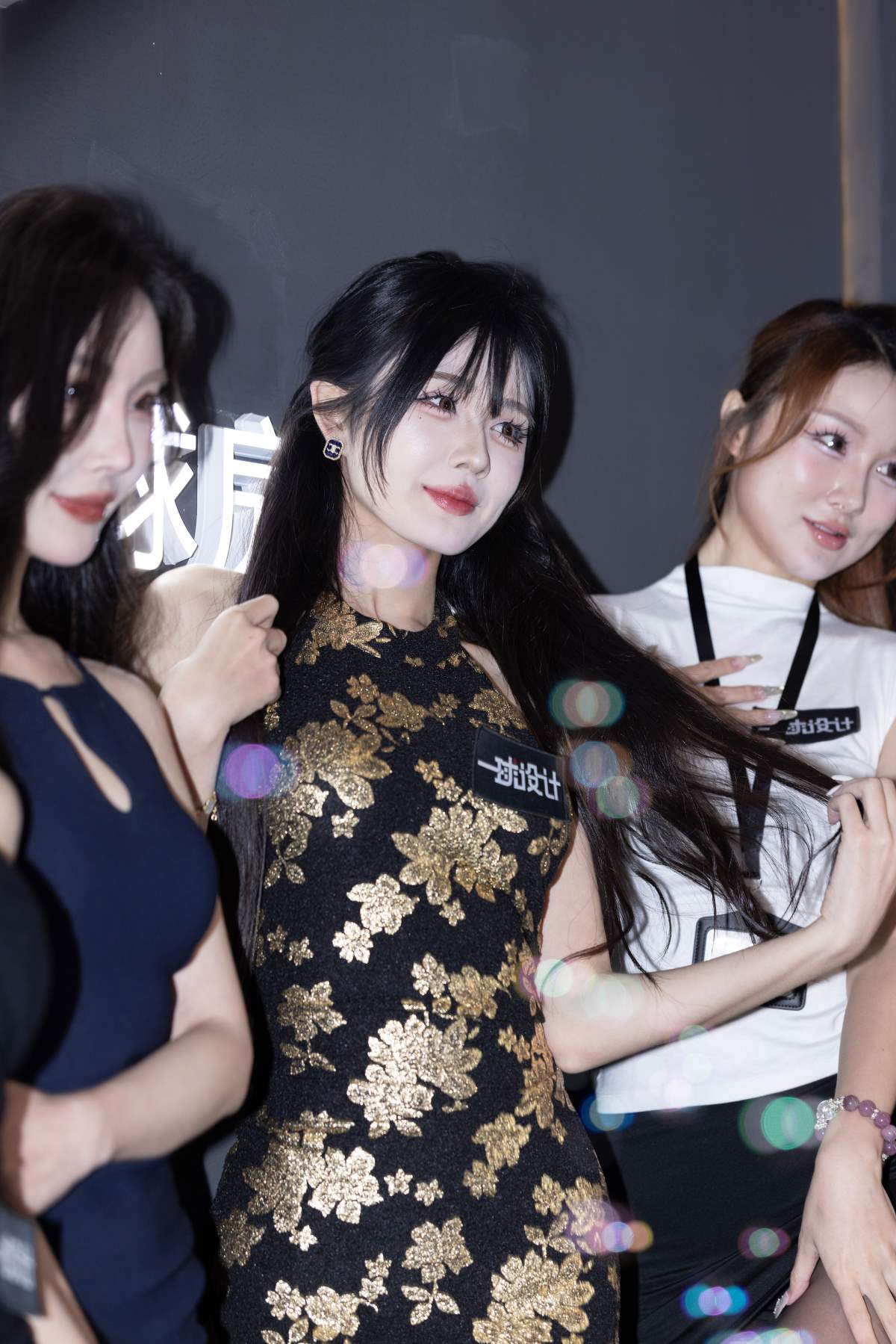 精选街拍作品 NO.5264 肤白貌美小姐姐 街拍-第1张