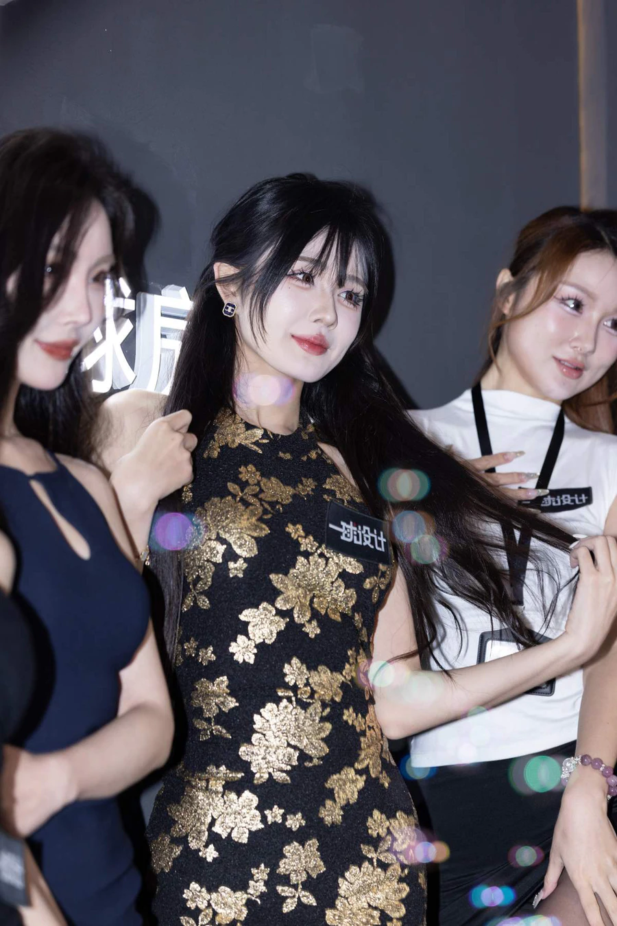 精选街拍作品 NO.5264 肤白貌美小姐姐 街拍-第1张