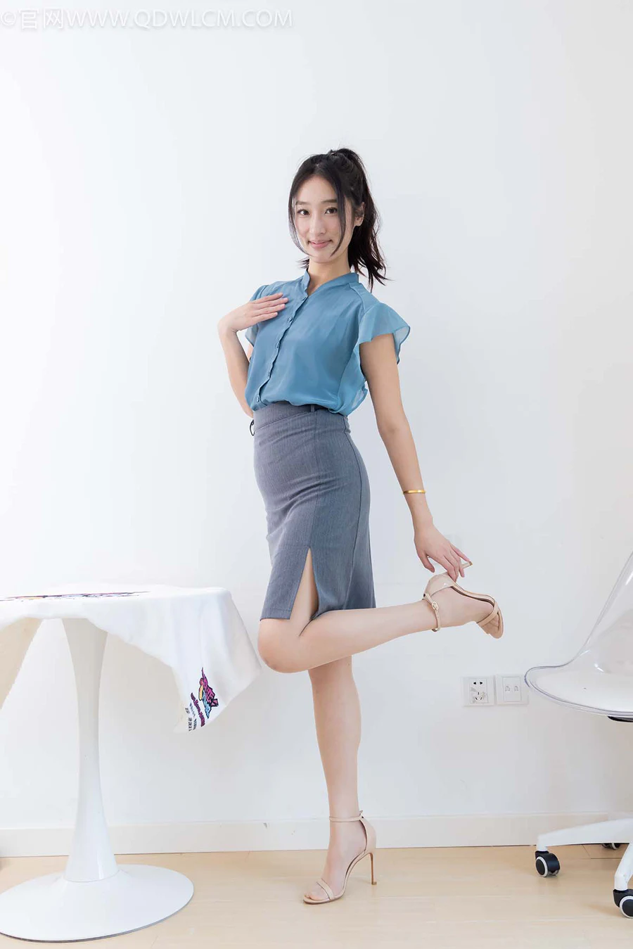 物恋传媒 NO.2598 小野-三双高跟鞋、薄肉丝、裸足 WLCM物恋传媒-第1张