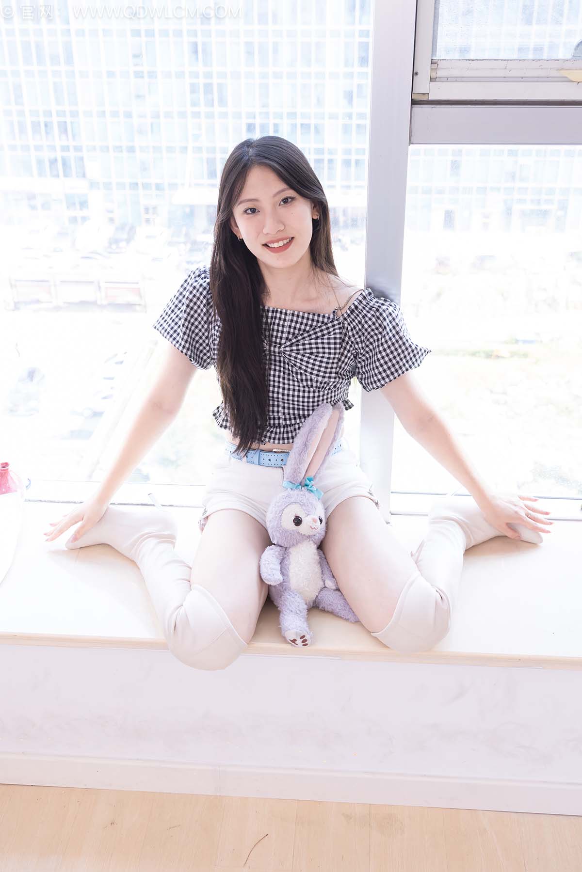 物恋传媒 NO.2601 奶糖-高跟长靴、白棉袜、裸足 WLCM物恋传媒-第1张