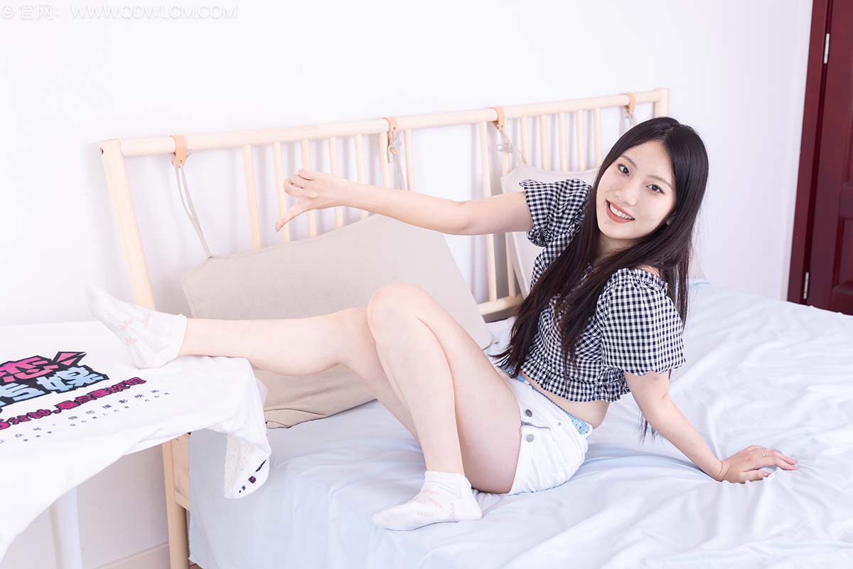 物恋传媒 NO.2601 奶糖-高跟长靴、白棉袜、裸足 WLCM物恋传媒-第2张