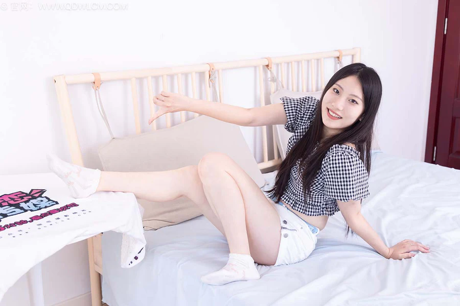 物恋传媒 NO.2601 奶糖-高跟长靴、白棉袜、裸足 WLCM物恋传媒-第2张