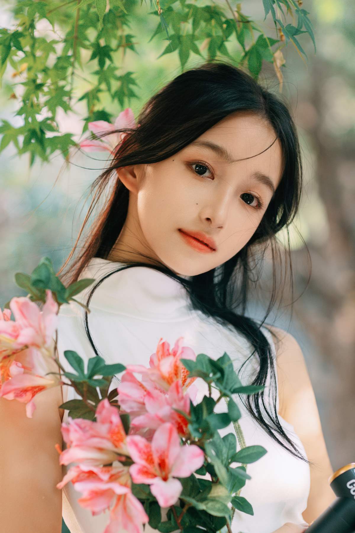 [YITUYU艺图语]2025.09.19 杜鹃粉紫映白衫 林淼鑫 YITUYU艺图语-第1张