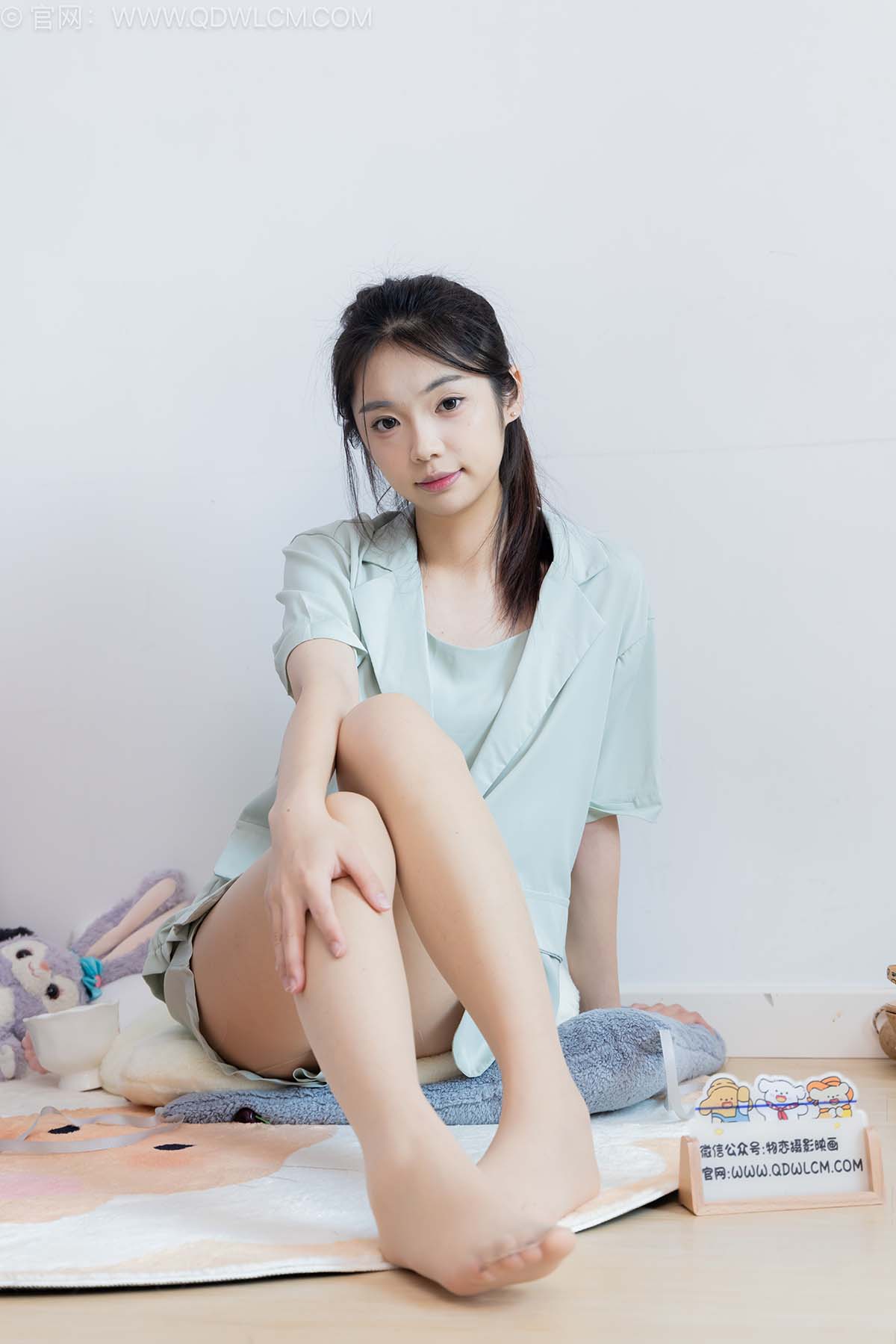 物恋传媒 NO.2606 青提-三双高跟鞋、薄肉丝、裸足 WLCM物恋传媒-第1张