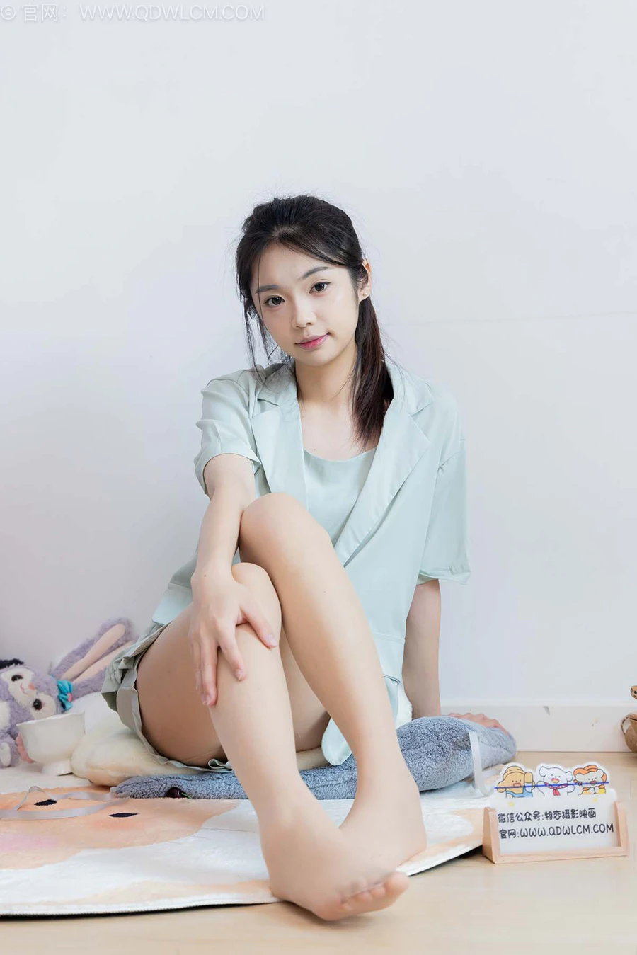 物恋传媒 NO.2606 青提-三双高跟鞋、薄肉丝、裸足 WLCM物恋传媒-第1张