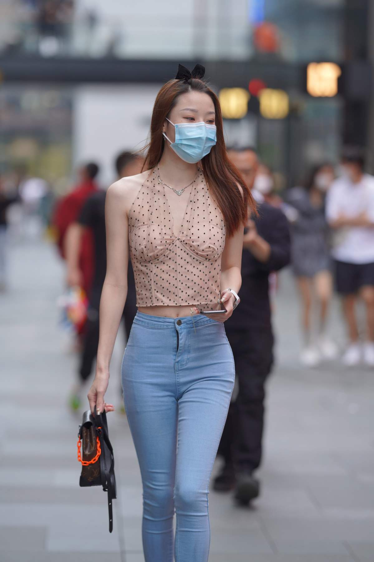 精选街拍作品 NO.5304 铅笔牛仔裤 街拍-第1张