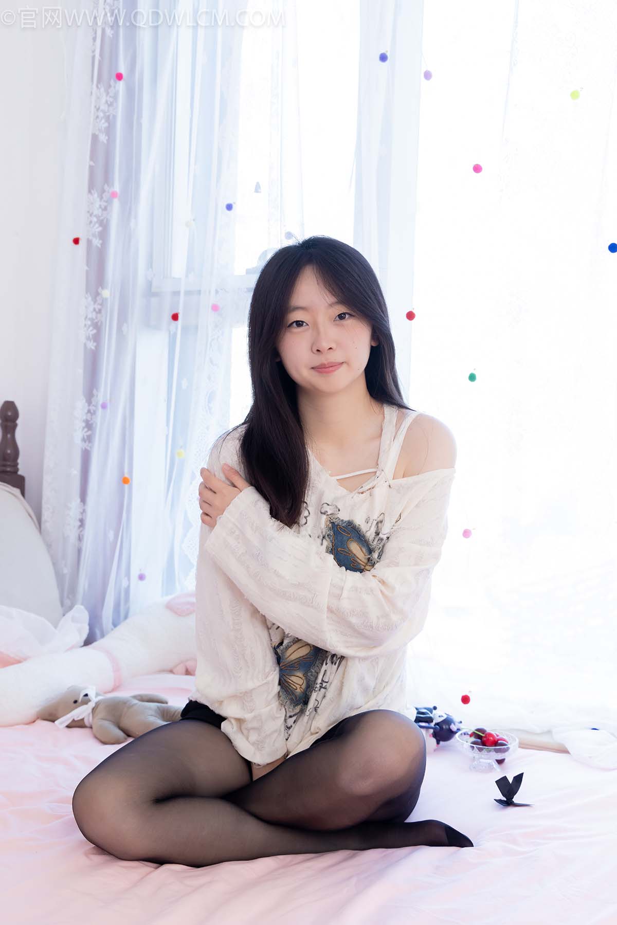 物恋传媒 NO.2608 萌萌-马丁靴、薄黑丝 WLCM物恋传媒-第2张