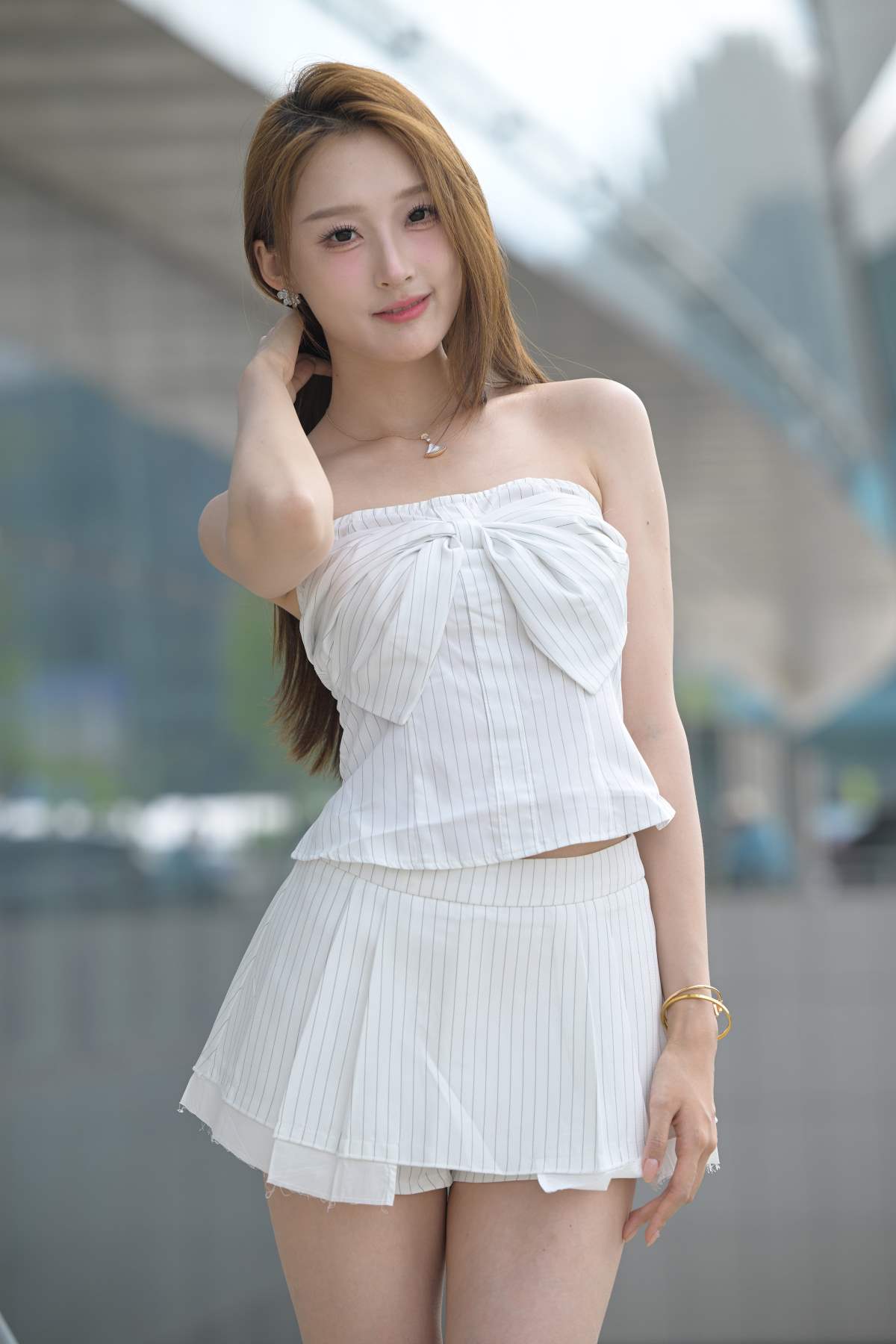 精选街拍作品 NO.5314 小桂圆白裙美腿 街拍-第1张