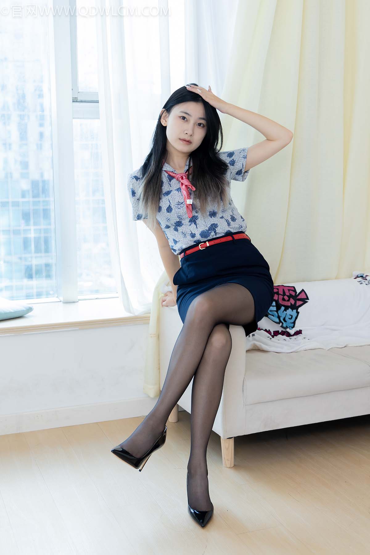 物恋传媒 NO.2610 贝壳-空姐制服、高跟鞋、薄黑丝、薄肉丝 WLCM物恋传媒-第1张