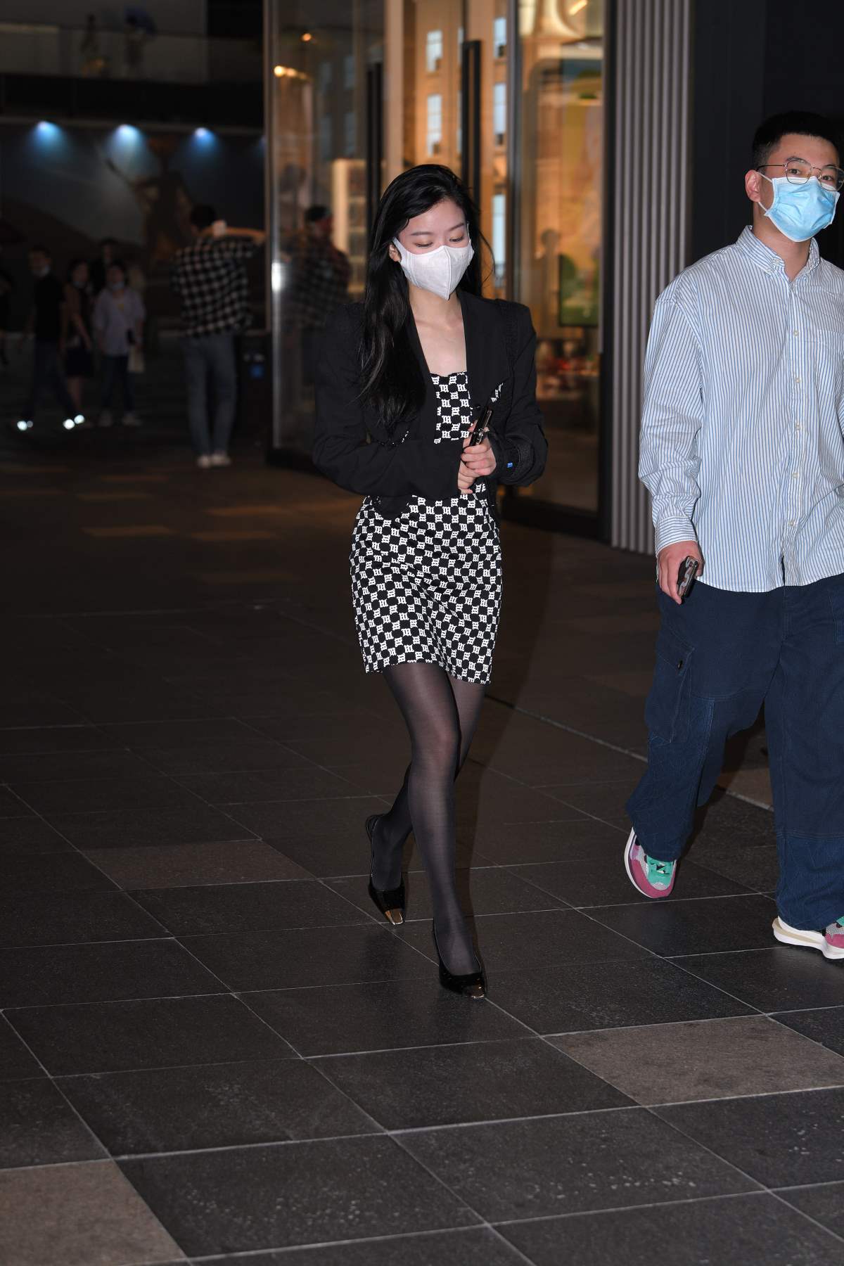 精选街拍作品 NO.5324 知性优雅黑丝 街拍-第1张