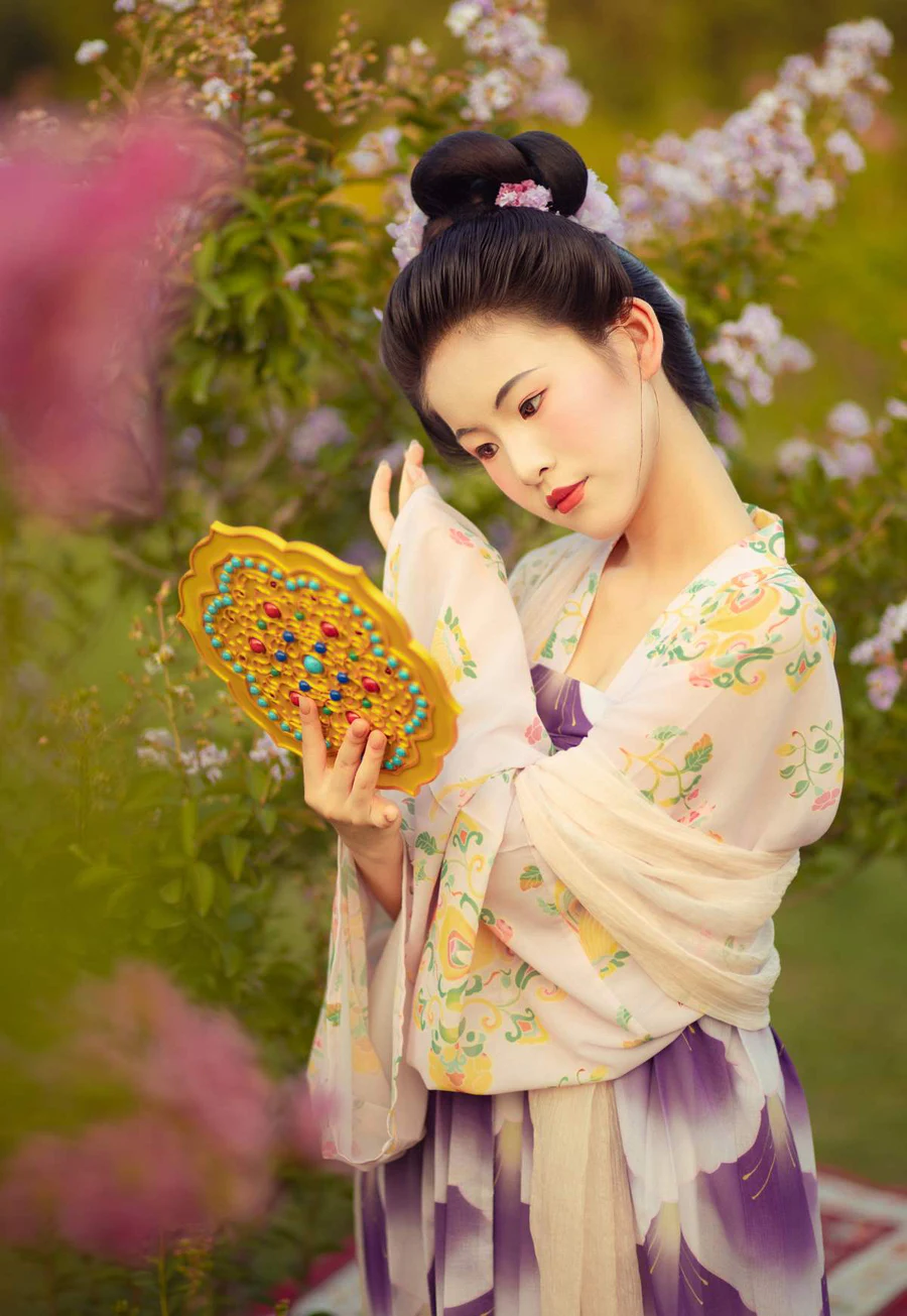 [YITUYU艺图语]2025.09.28 中晚唐｜照花前后镜，花面交相映 YITUYU艺图语-第1张