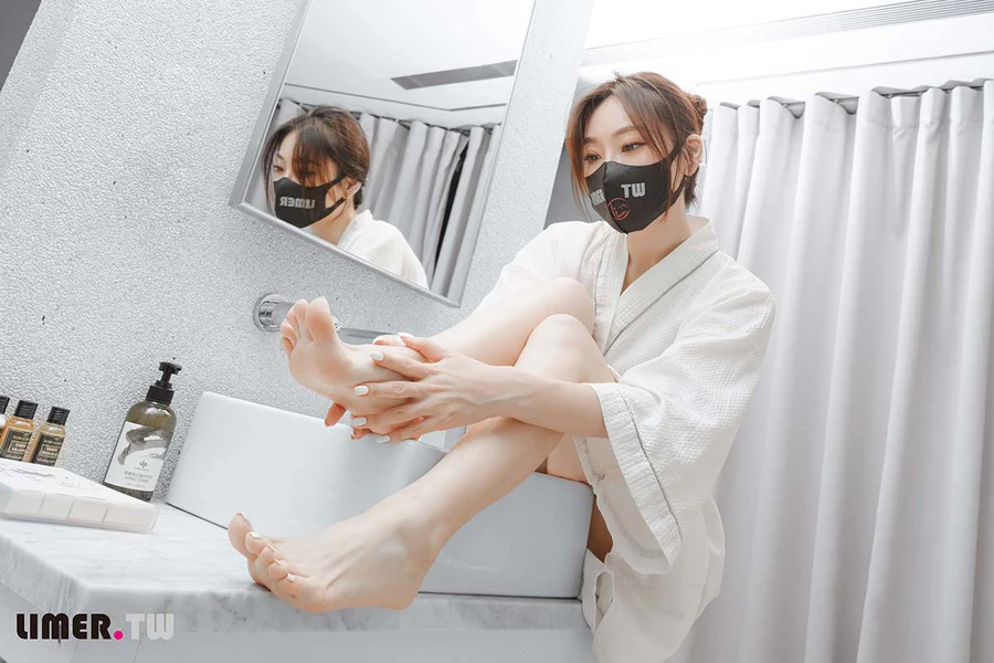 Limerence原创 NO.105 女神语葳美足让足疗师把持不住默默TK了起来 Limerence-第1张