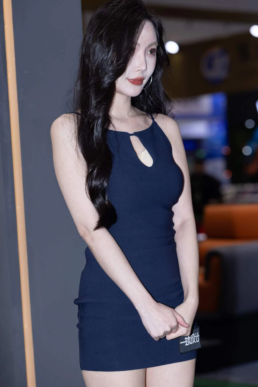 精选街拍作品 NO.5343 蓝色修身裙 街拍-第1张