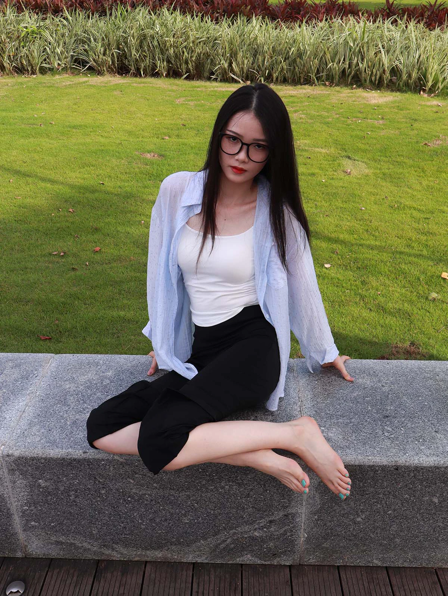 约拍系列 017号作品 攻速鞋室外 约拍系列-第1张