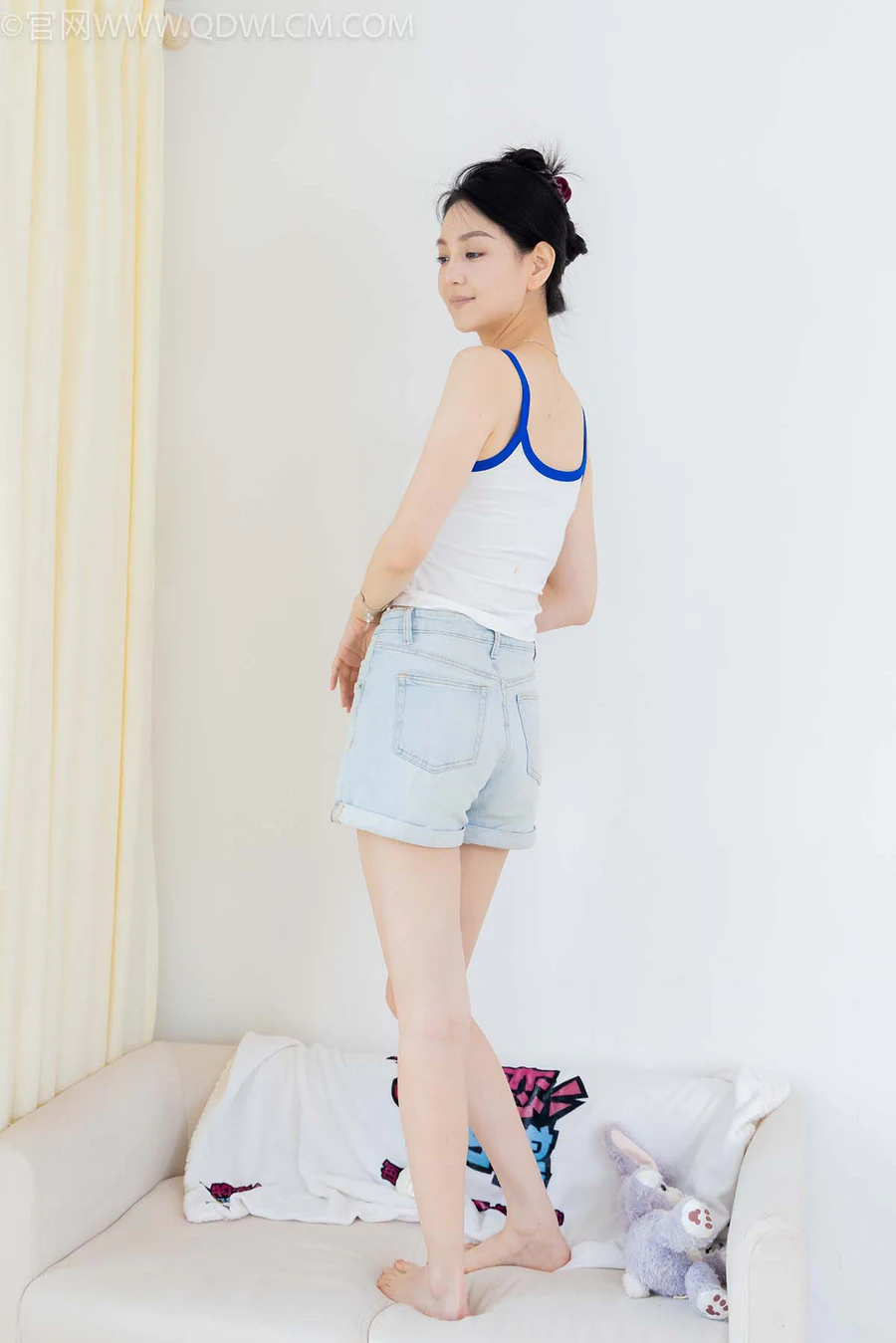 物恋传媒 NO.2619 小熊-帆布鞋、白棉袜、裸足 WLCM物恋传媒-第2张