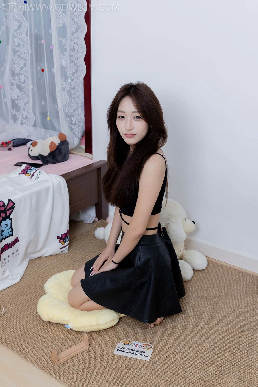 物恋传媒 NO.2620 半夏-高跟凉鞋、薄灰丝、裸足 WLCM物恋传媒-第2张