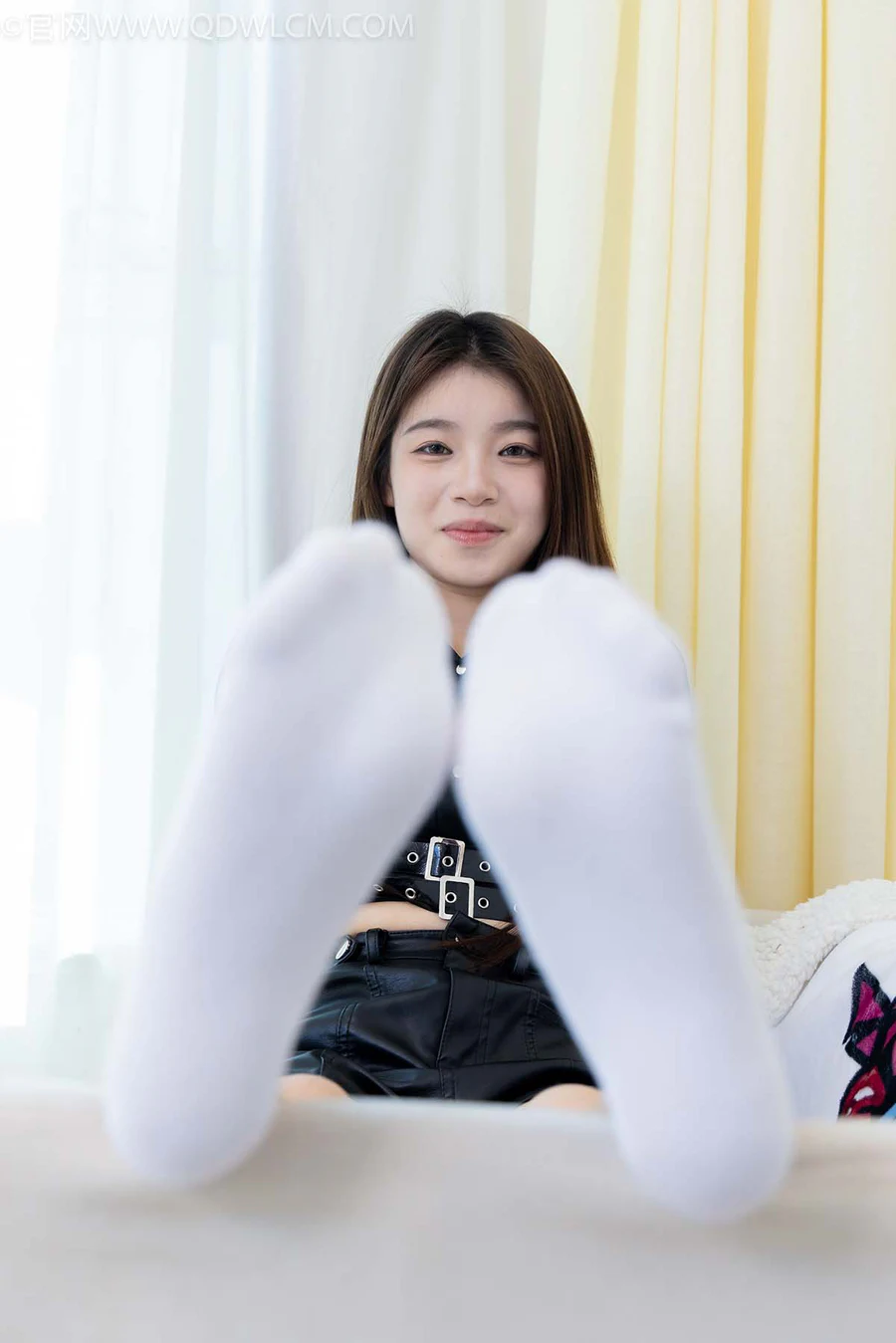 物恋传媒 NO.2621 闪闪-高跟长靴、皮鞋、白棉袜、白船袜、裸足 WLCM物恋传媒-第2张