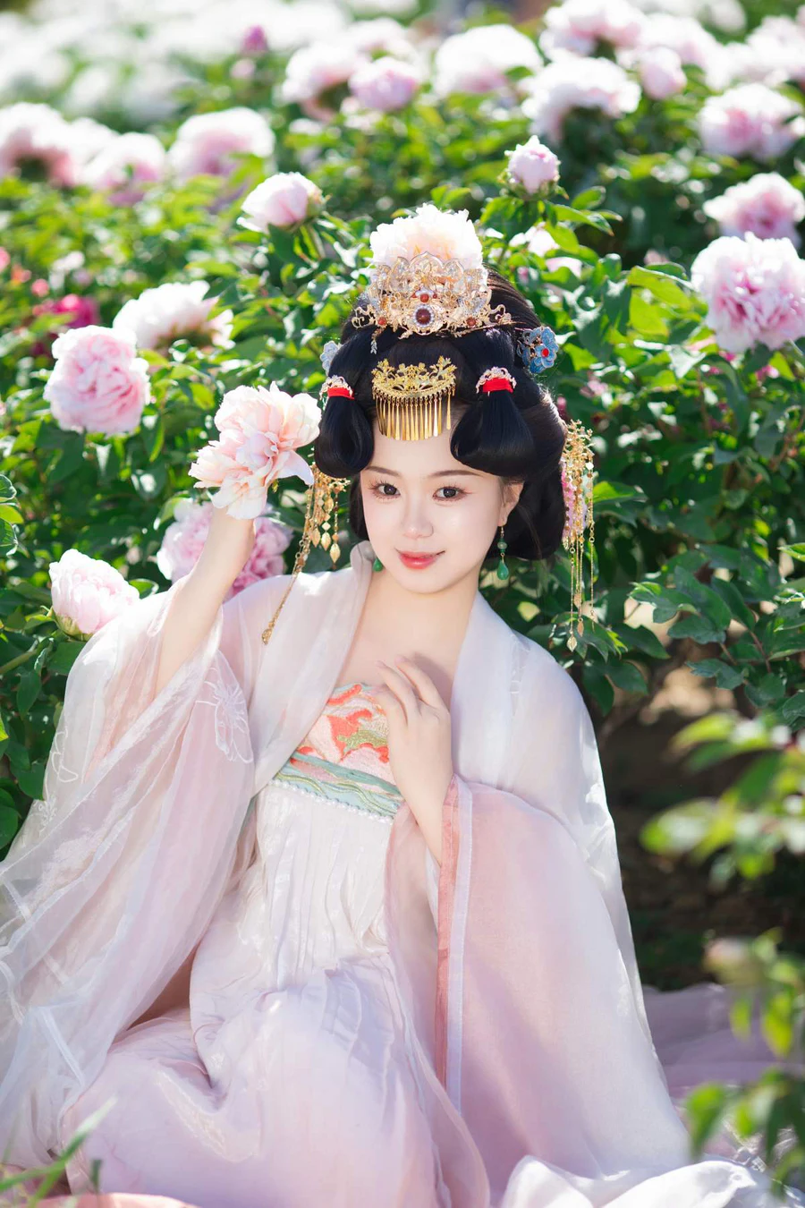 [YITUYU艺图语]2025.10.02 花宴唐韵：盛世红颜的花间行 YITUYU艺图语-第1张