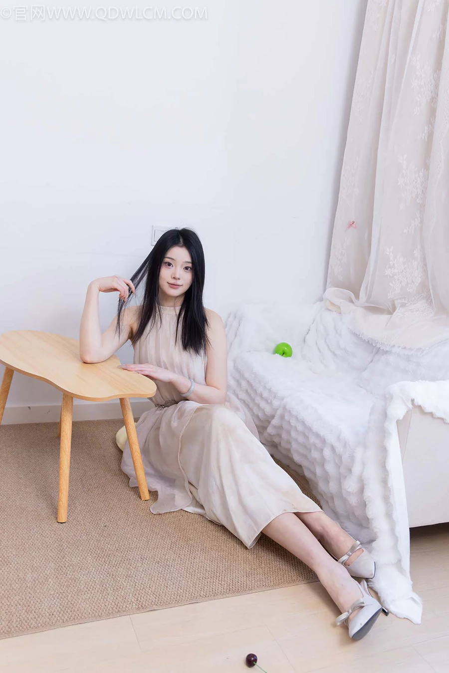 物恋传媒 NO.2623 小暖-高跟鞋、白棉袜、裸足 WLCM物恋传媒-第2张
