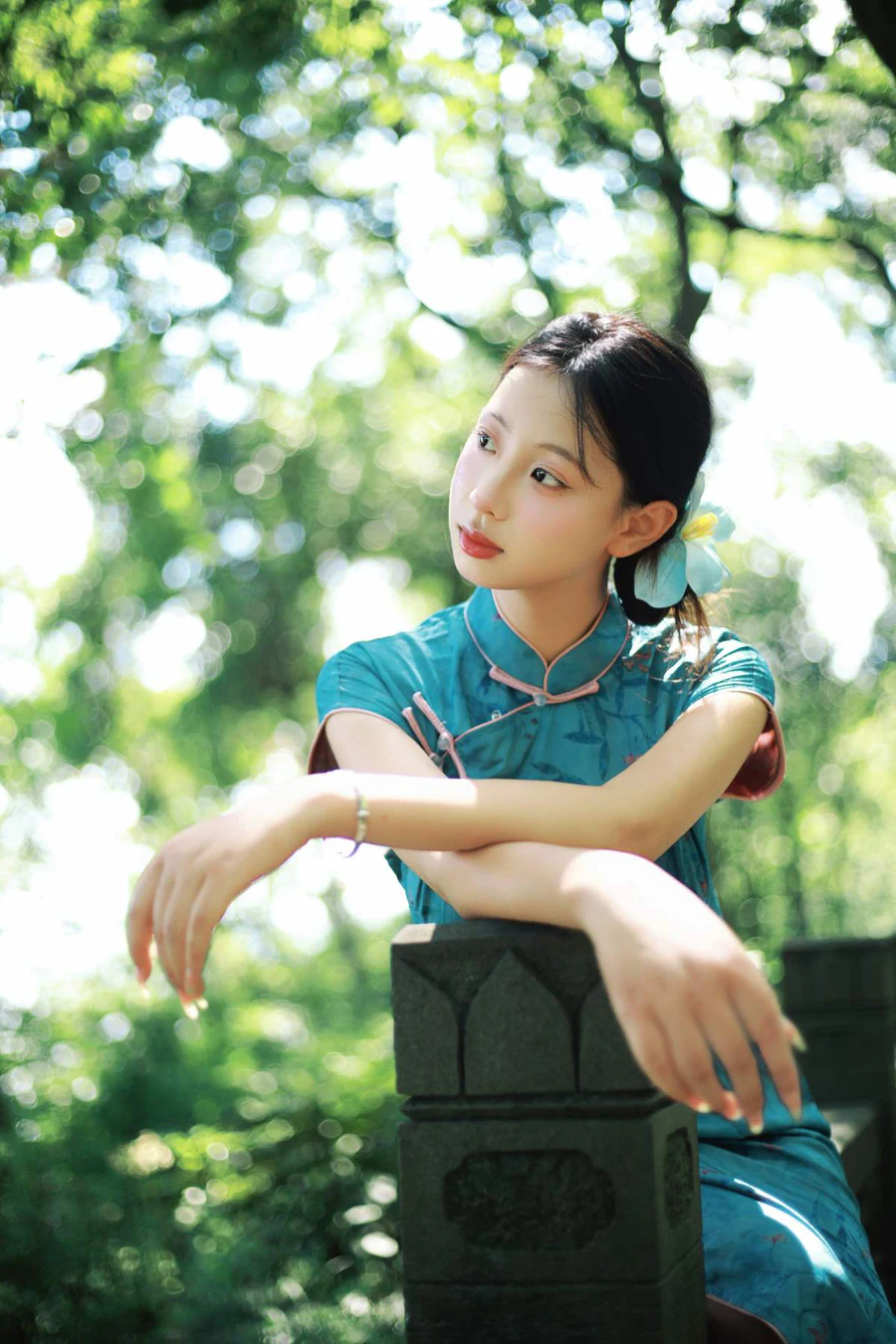 [YITUYU艺图语]2025.10.10 六和塔下的旗袍绿色 小u YITUYU艺图语-第1张