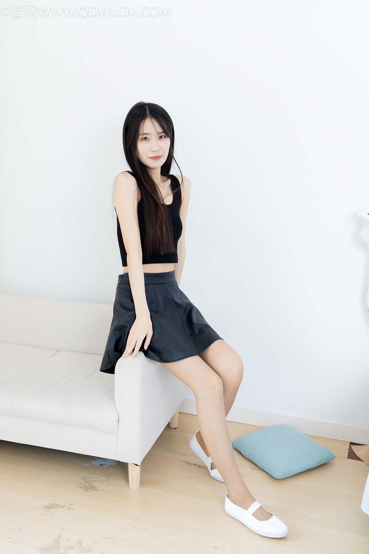 物恋传媒 NO.2624 菜菜-布鞋、薄灰丝、裸足 WLCM物恋传媒-第1张