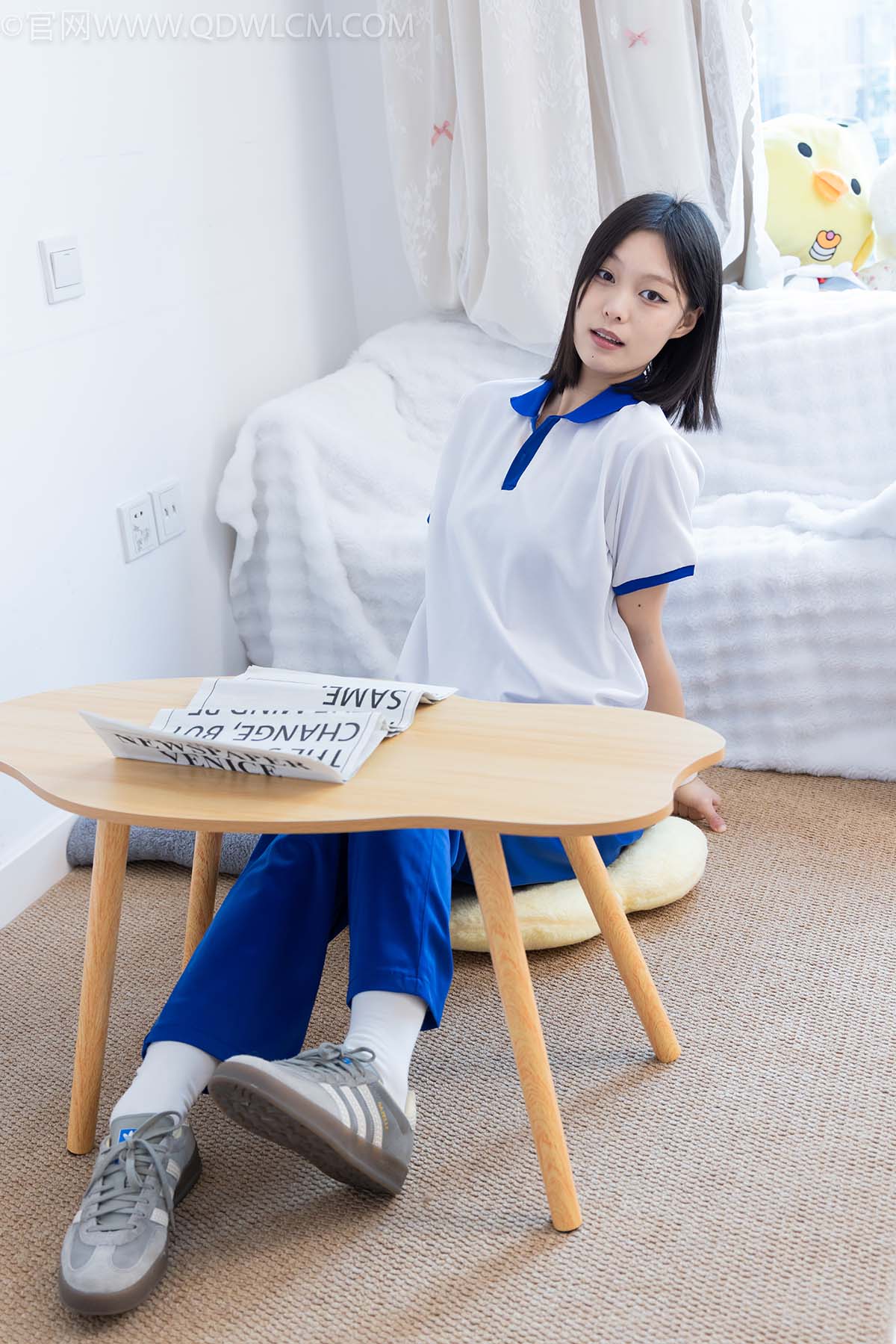 物恋传媒 NO.2625 紫苏-板鞋、白棉袜、裸足 WLCM物恋传媒-第2张