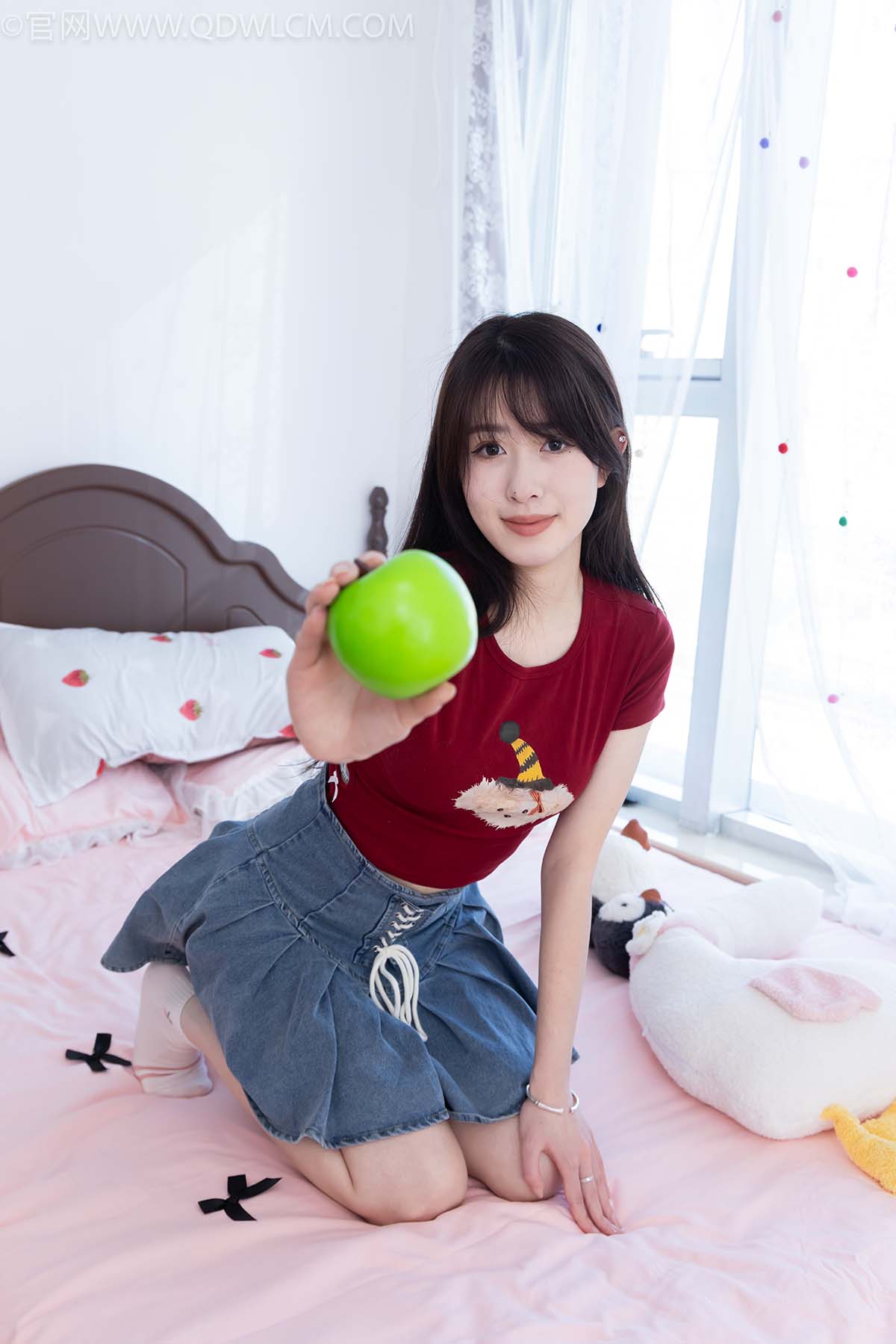 物恋传媒 NO.2627 麦穗-板鞋、白棉袜、裸足 WLCM物恋传媒-第2张