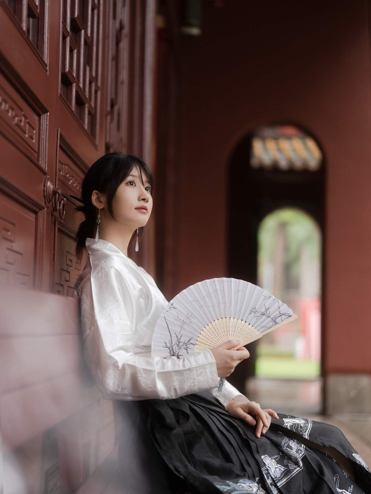 [YITUYU艺图语]2025.10.12 红墙与马面裙 泡泡小咩 YITUYU艺图语-第1张