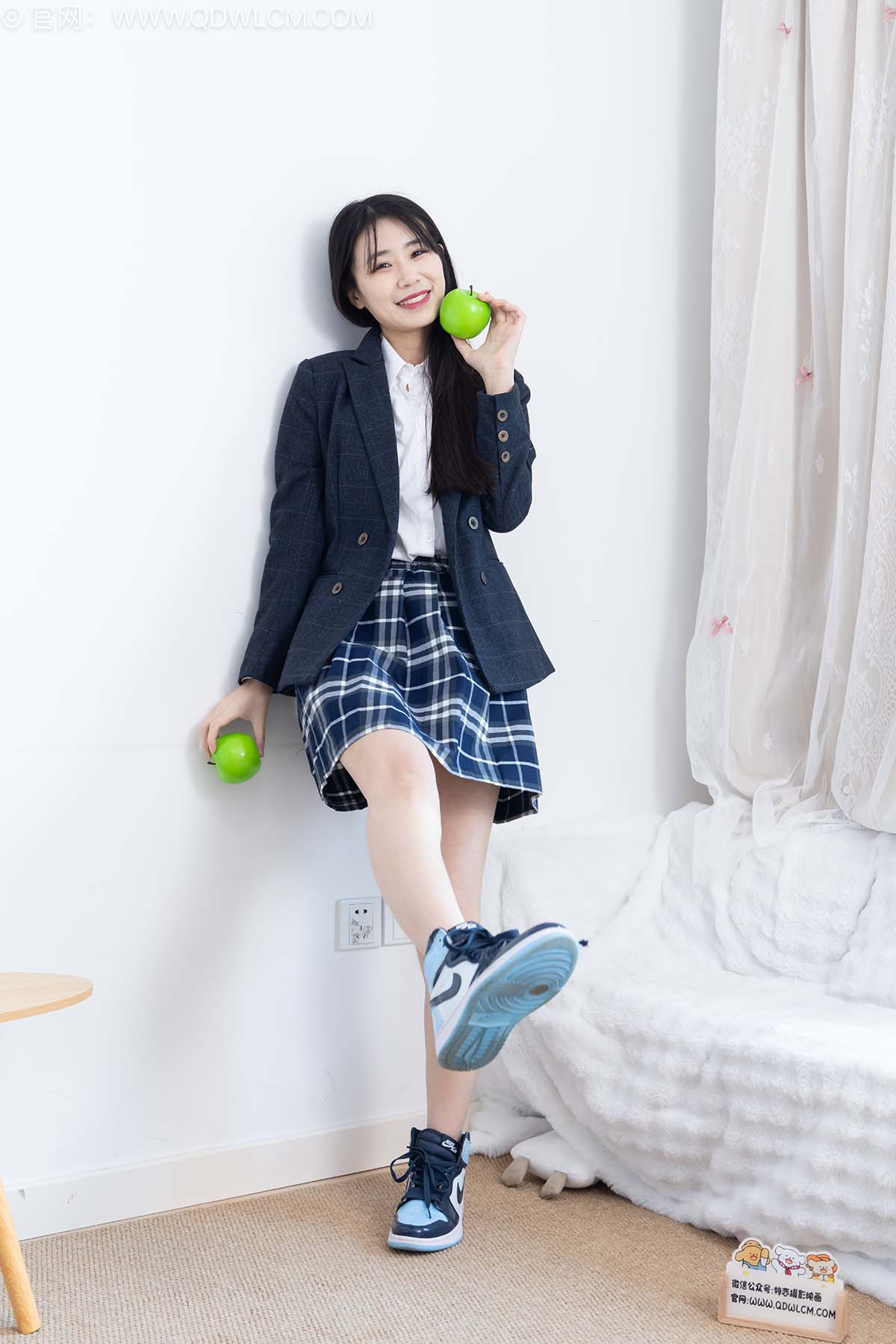 物恋传媒 NO.2630 菜菜-皮鞋、薄灰丝、裸足、jk制服 WLCM物恋传媒-第1张