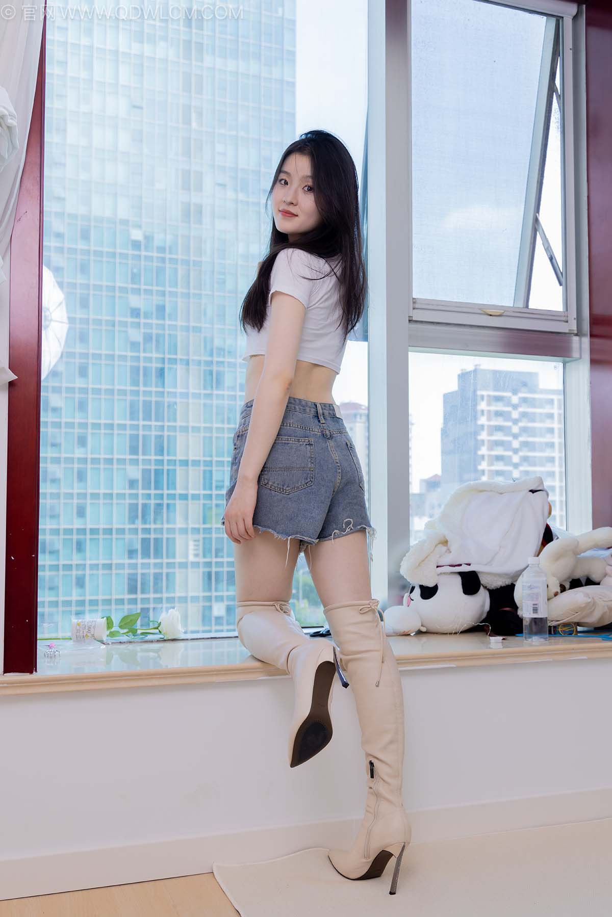 物恋传媒 NO.2638 青柠-高跟长靴、短款淡紫色棉袜、裸足 WLCM物恋传媒-第2张