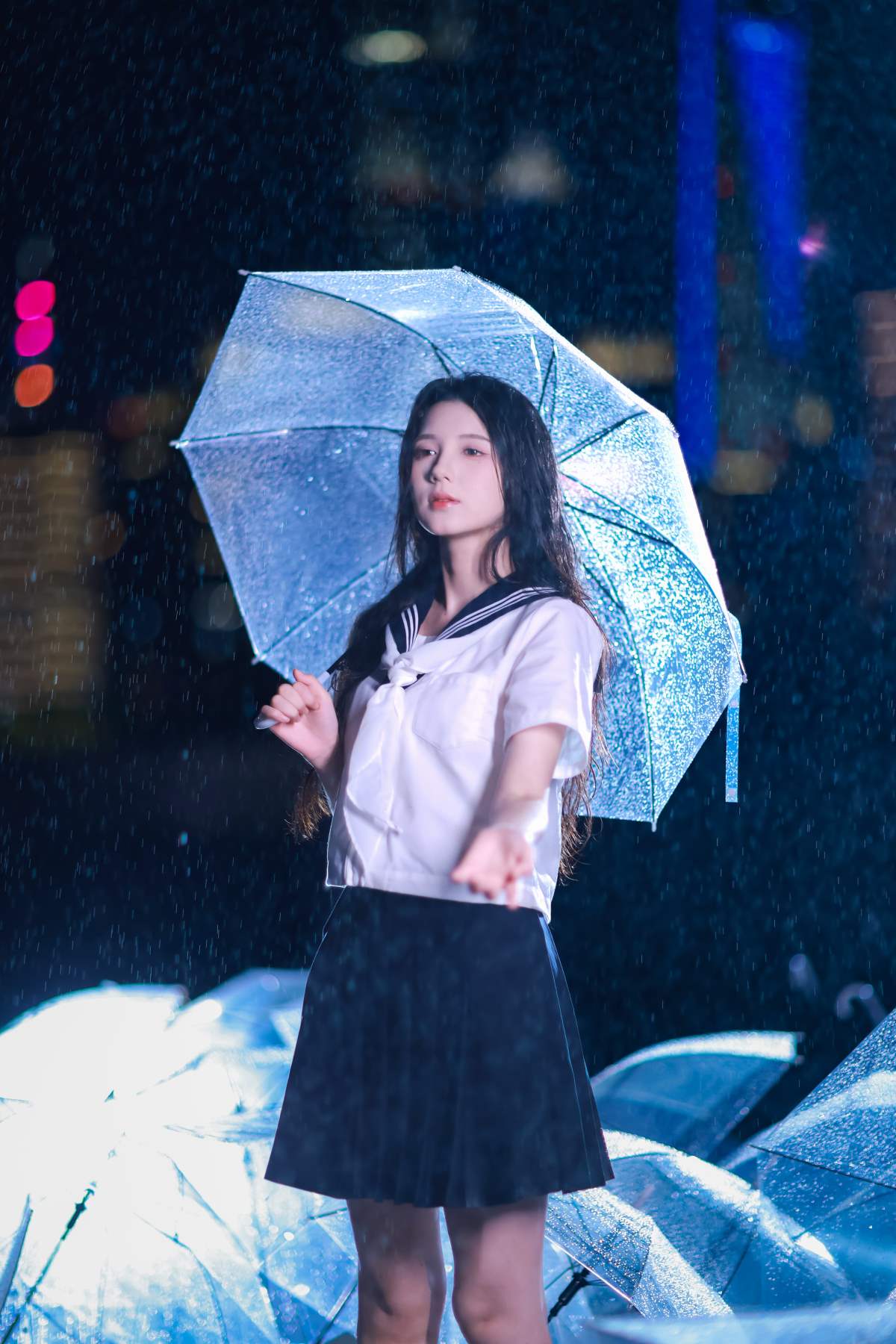 [YITUYU艺图语]2025.10.22 雨落时，心跳是伞面的碎光  Enyyyn YITUYU艺图语-第1张