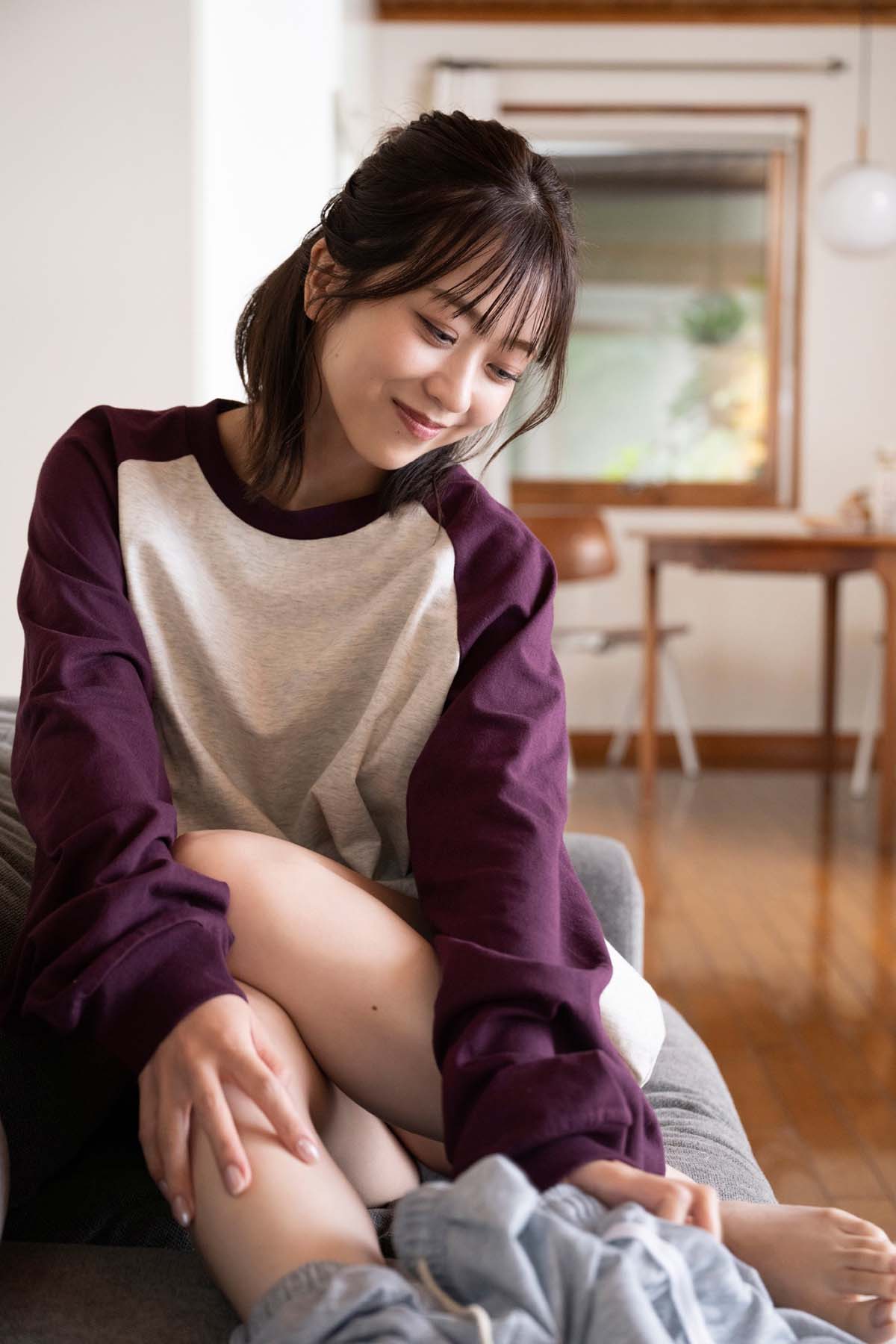 篠崎彩奈 – 彼シャツのぬくもり Photobook-第2张