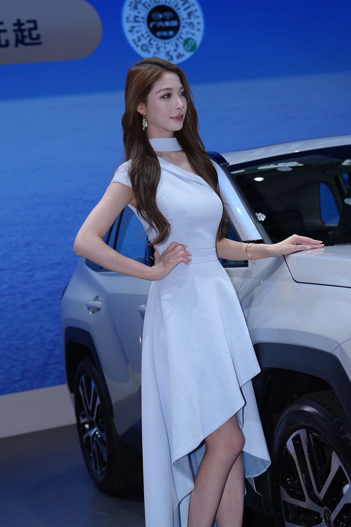 精选街拍作品 NO.5445 蓝色长裙小夏baby 街拍-第1张