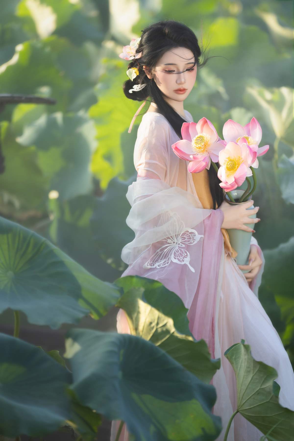 [YITUYU艺图语]2025.10.24 荷香沁骨，美人入画 YITUYU艺图语-第1张