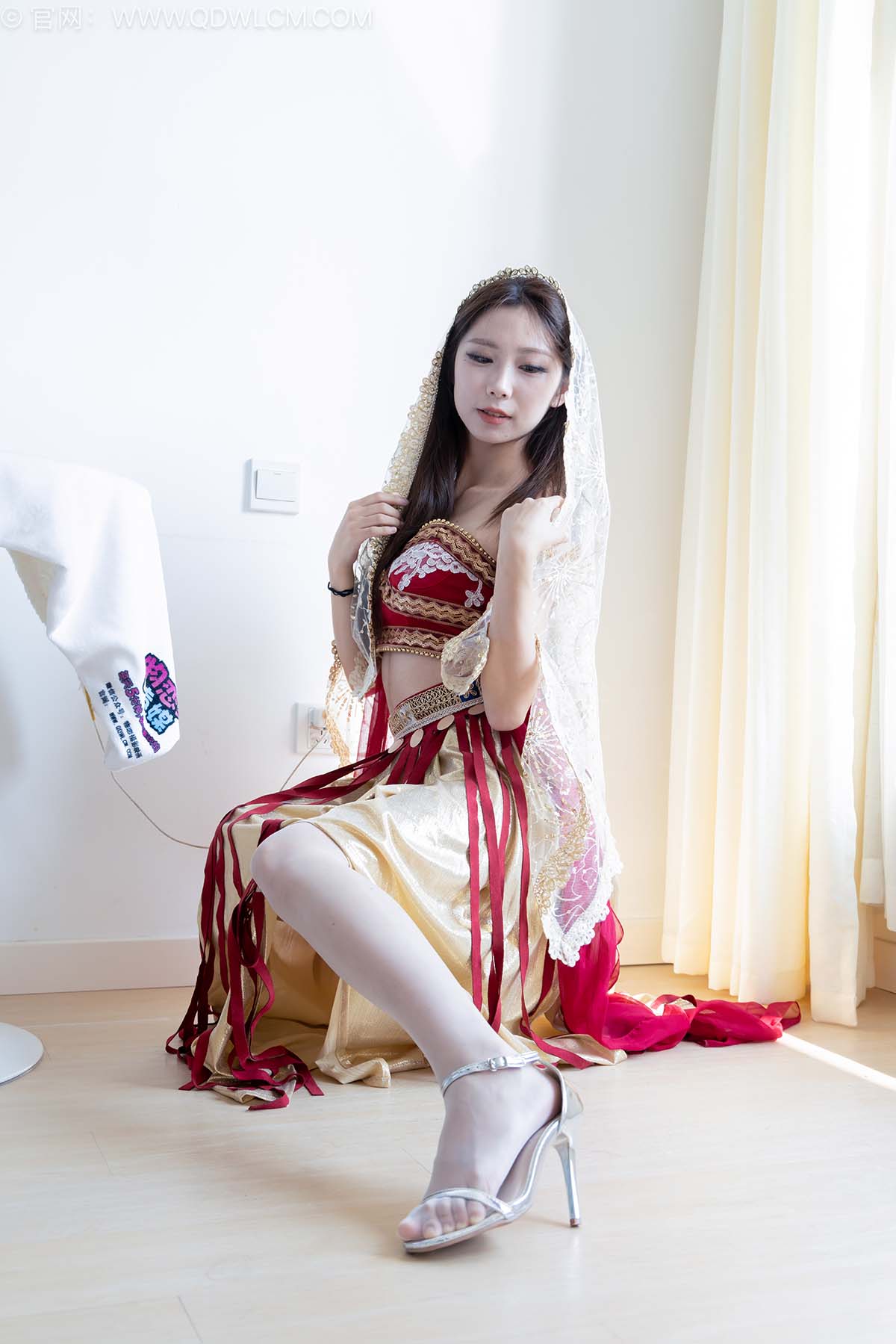 物恋传媒 NO.2649 泡泡-高跟鞋、油亮薄肉丝 WLCM物恋传媒-第1张