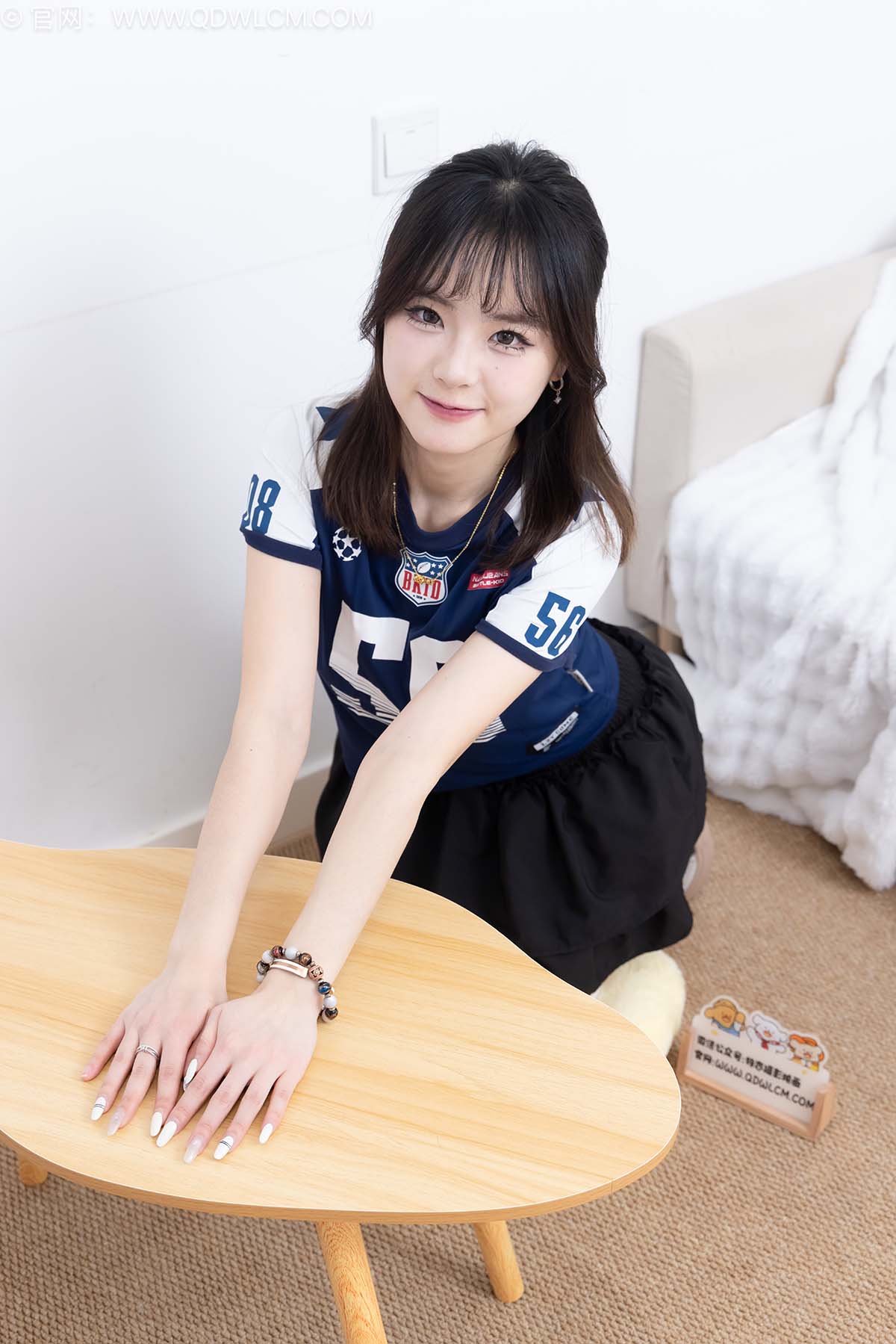 物恋传媒 NO.2651 兔芽-帆布鞋、白色小腿棉袜、裸足 WLCM物恋传媒-第2张