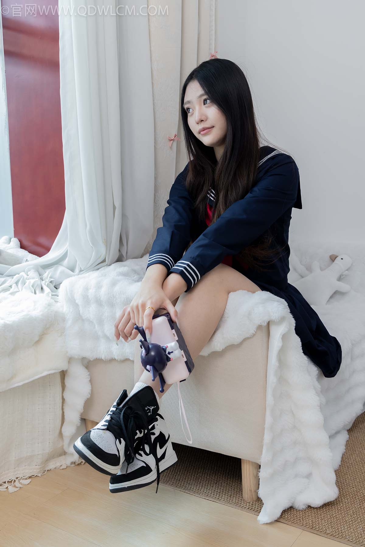 物恋传媒 NO.2655 豆蔻-jk制服、板鞋、白棉袜、裸足 WLCM物恋传媒-第1张