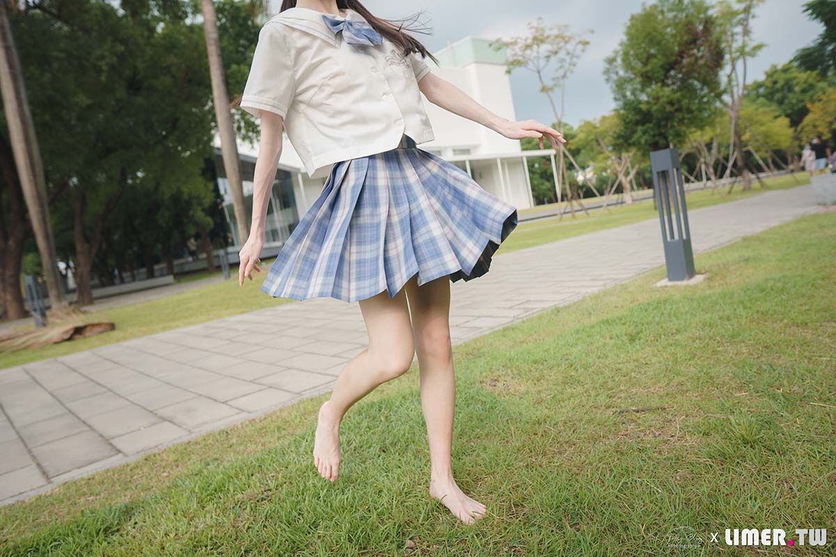 Limerence原创 NO.109 JK少女白玉公园裸足白棉袜脚 Limerence-第2张