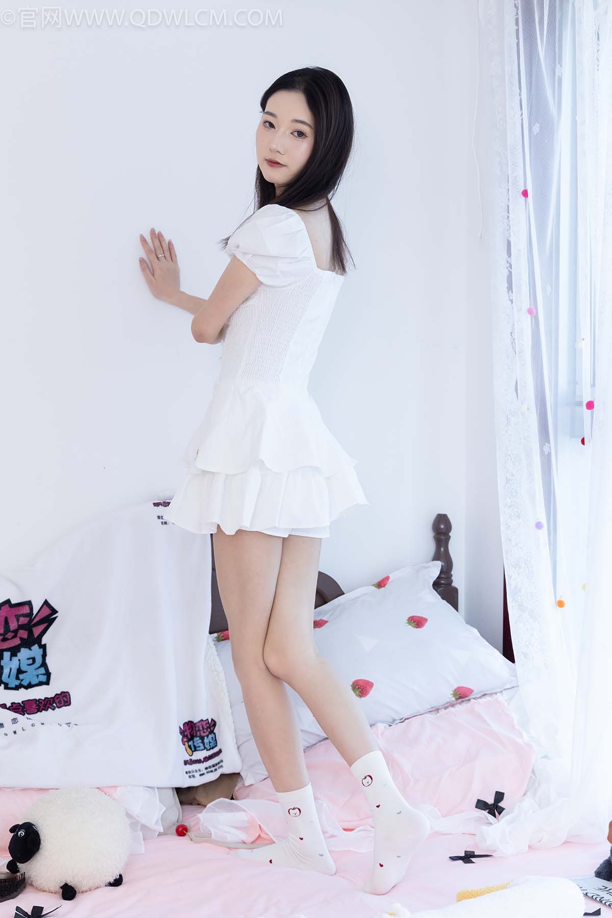 物恋传媒 NO.2671 沉香-高跟鞋、白棉袜、裸足 WLCM物恋传媒-第2张