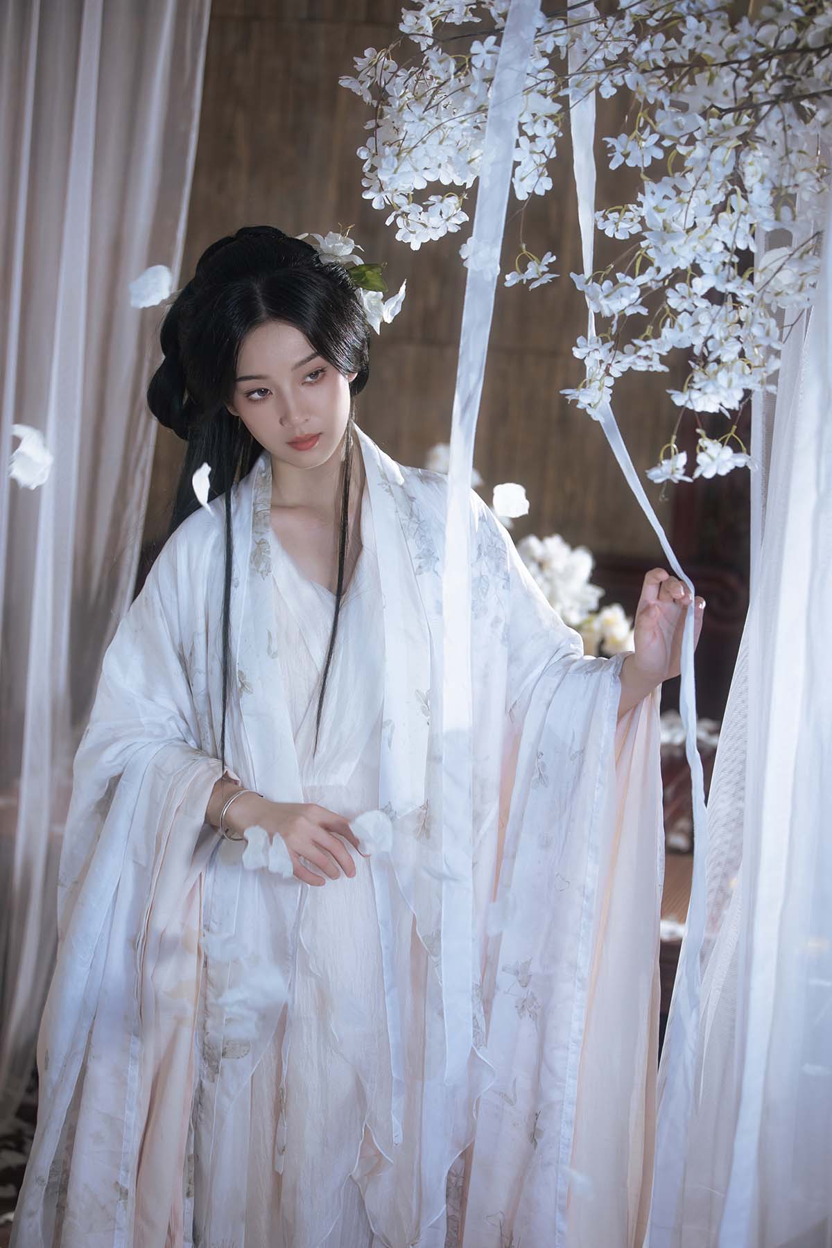 [YITUYU艺图语]2025.11.11 花间月 芝芝琪 YITUYU艺图语-第1张