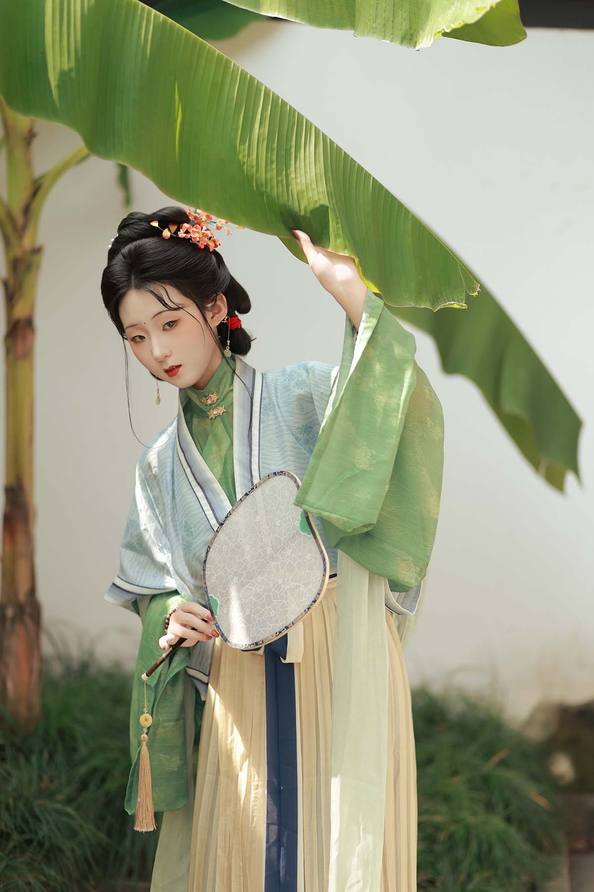 [YITUYU艺图语]2025.11.13 黛眉轻扫远山春，杏眼流波月作神 秦卿卿 YITUYU艺图语-第1张