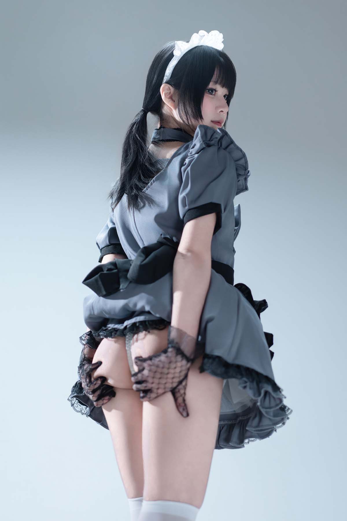 清水凪 – 手提箱与灰色女仆 Cosplay-第1张