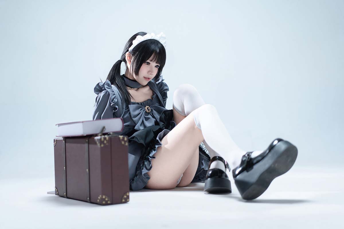 清水凪 – 手提箱与灰色女仆 Cosplay-第2张