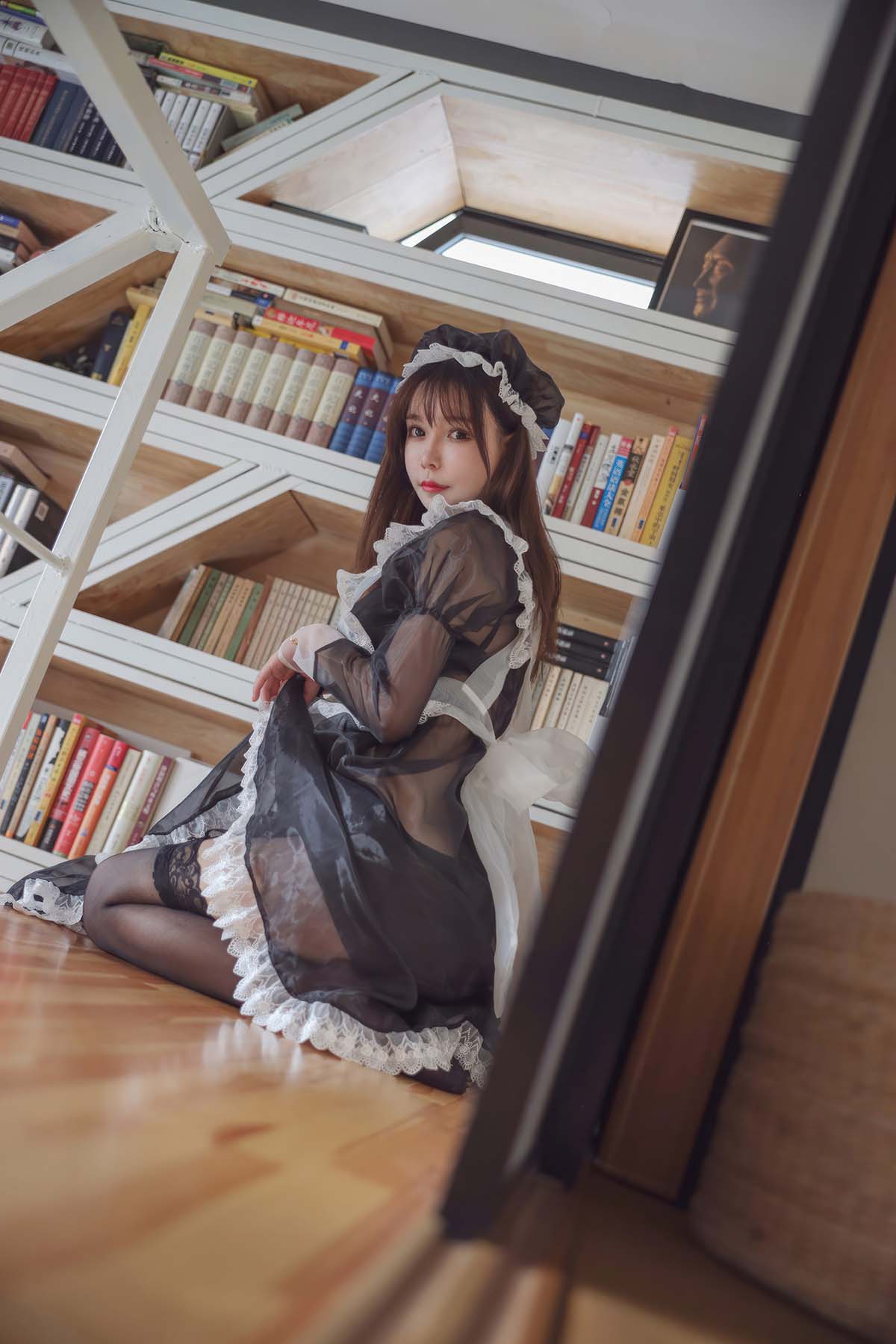 亚马逊鲶鱼 – 黑色透明女仆 Cosplay-第1张