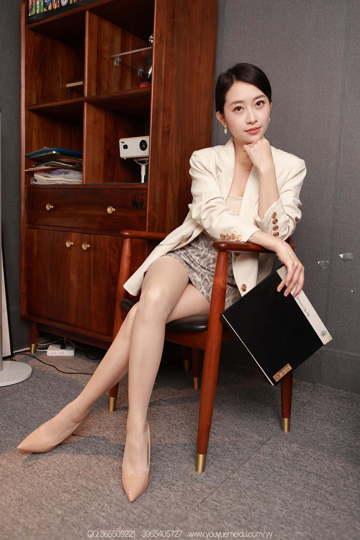 [IESS异思趣向] 2026.03.19 丝享家2297：小婕《蟒纹皮裙（下）》 IESS异思趣向-第1张